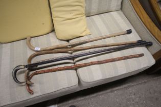 A quantity of walking sticks to include a horn han