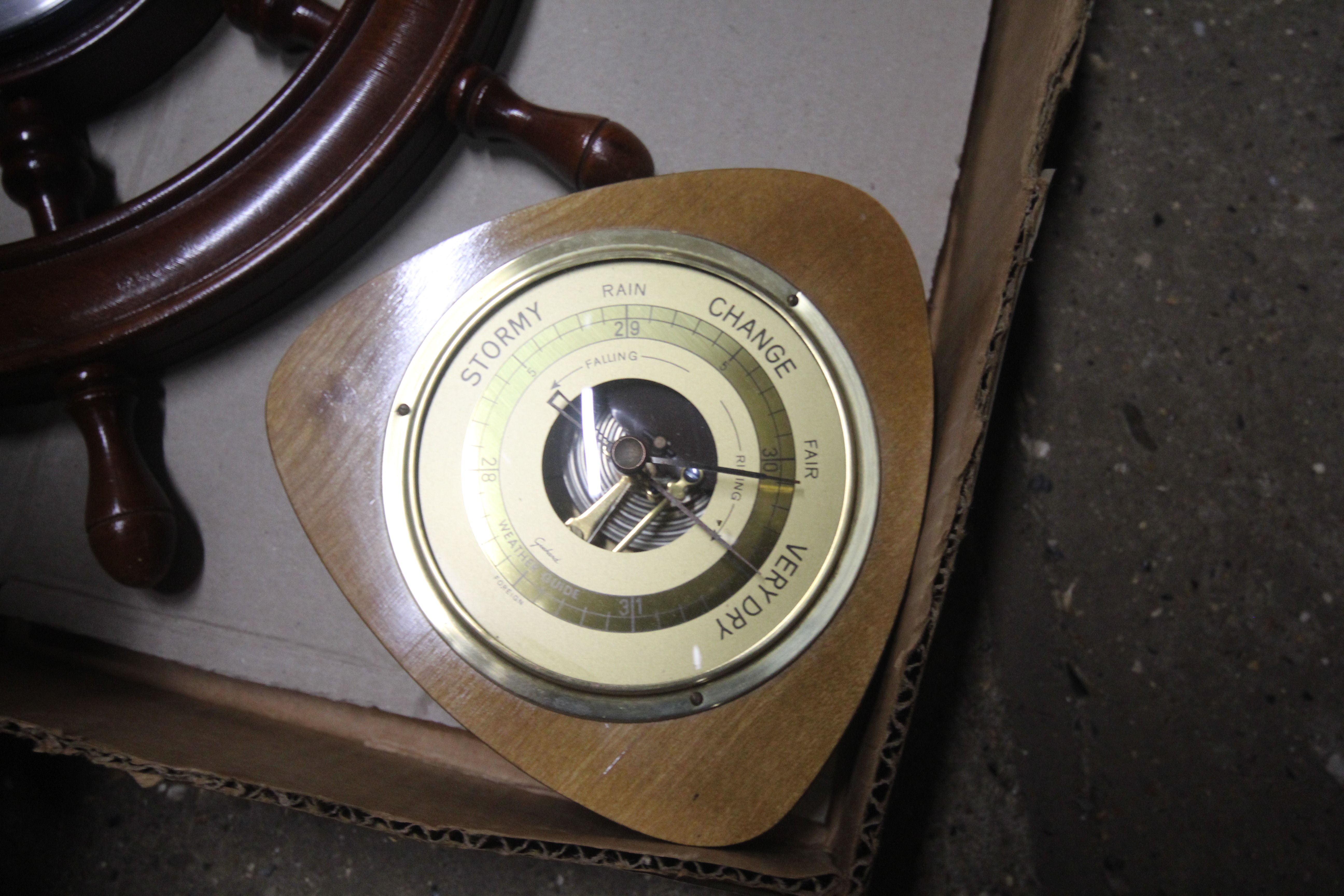 A tray containing three barometers - Bild 4 aus 4