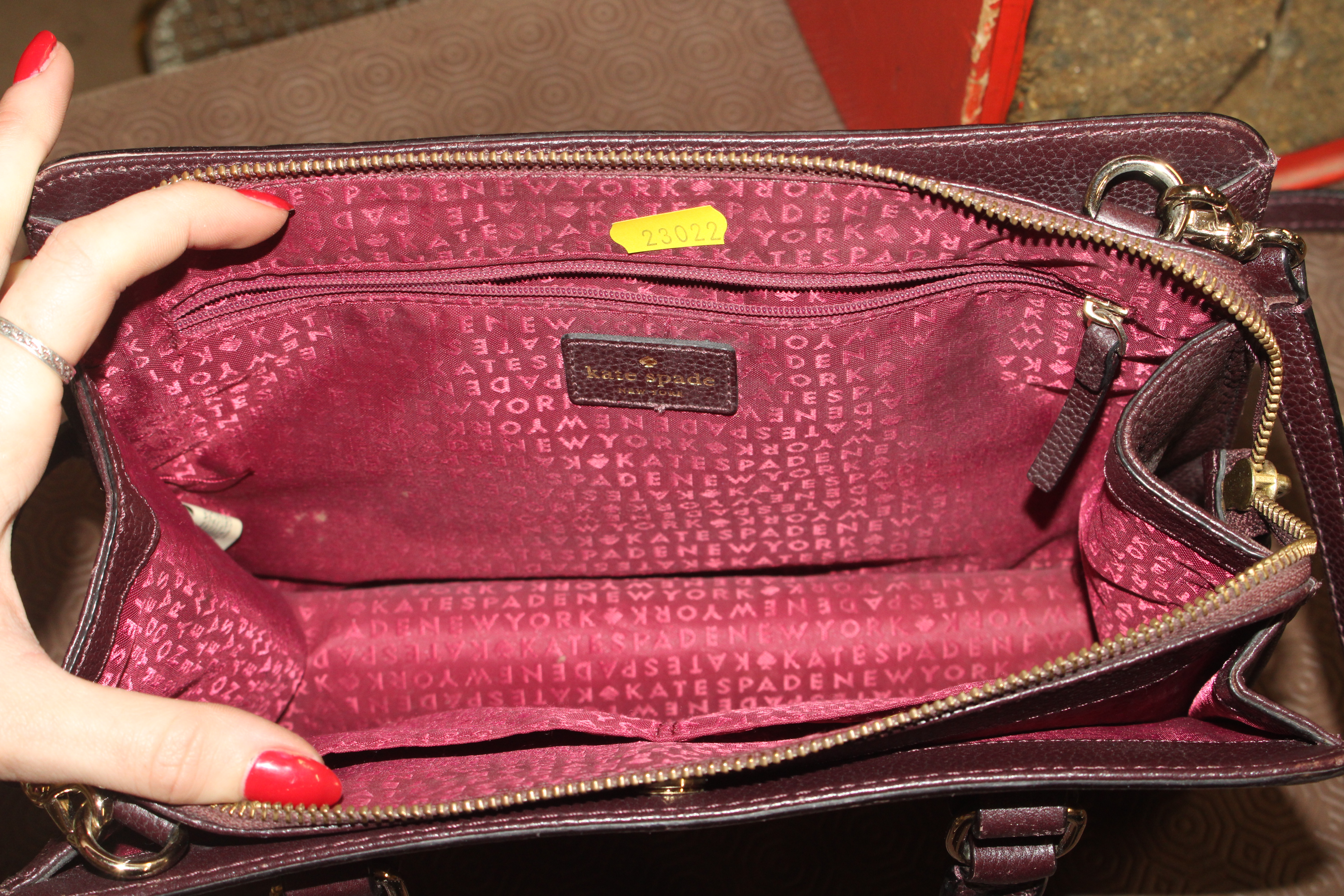 A Kate Spade burgundy handbag - Image 4 of 4