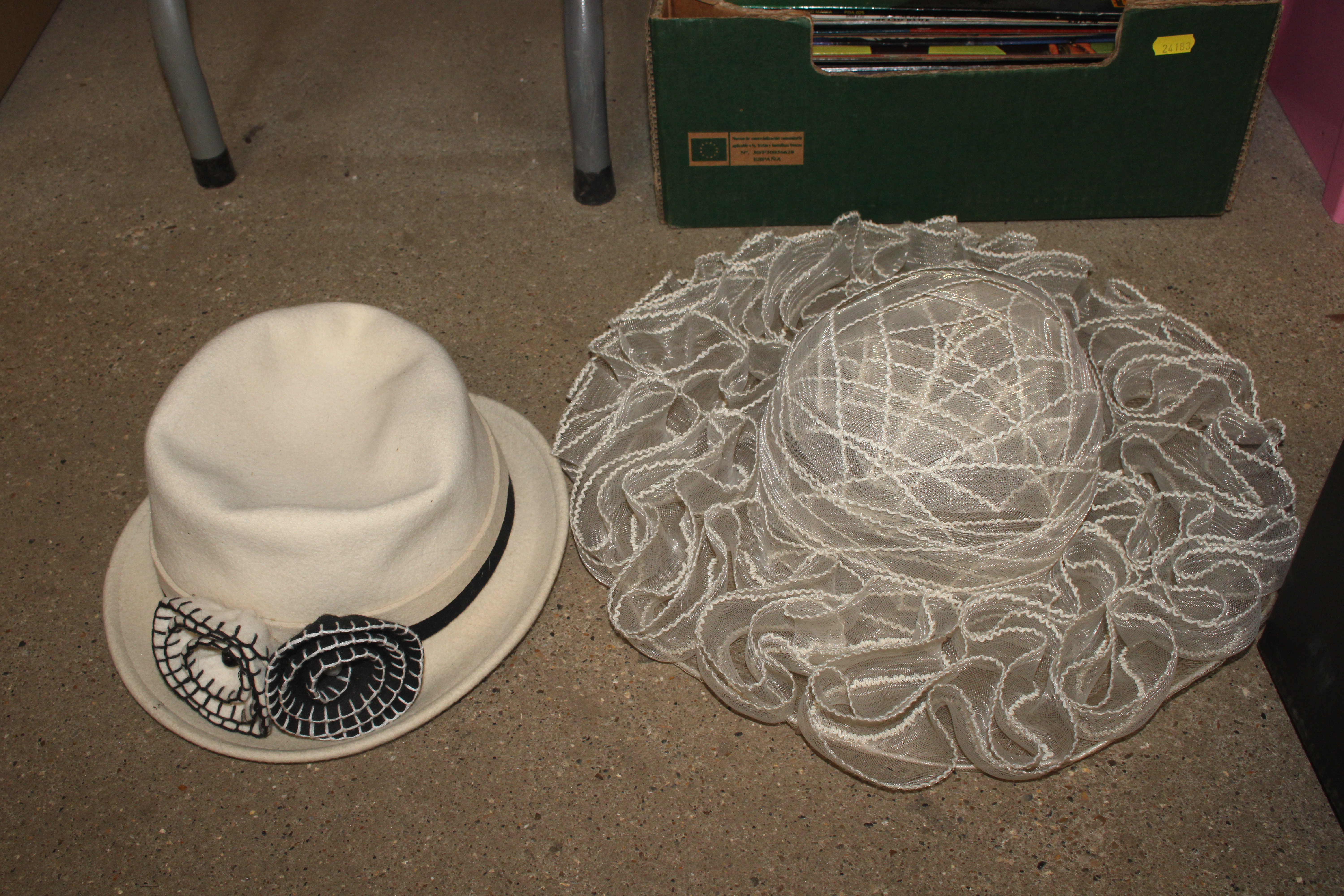 A box of handbags and hats including Russell & Bro - Image 2 of 5