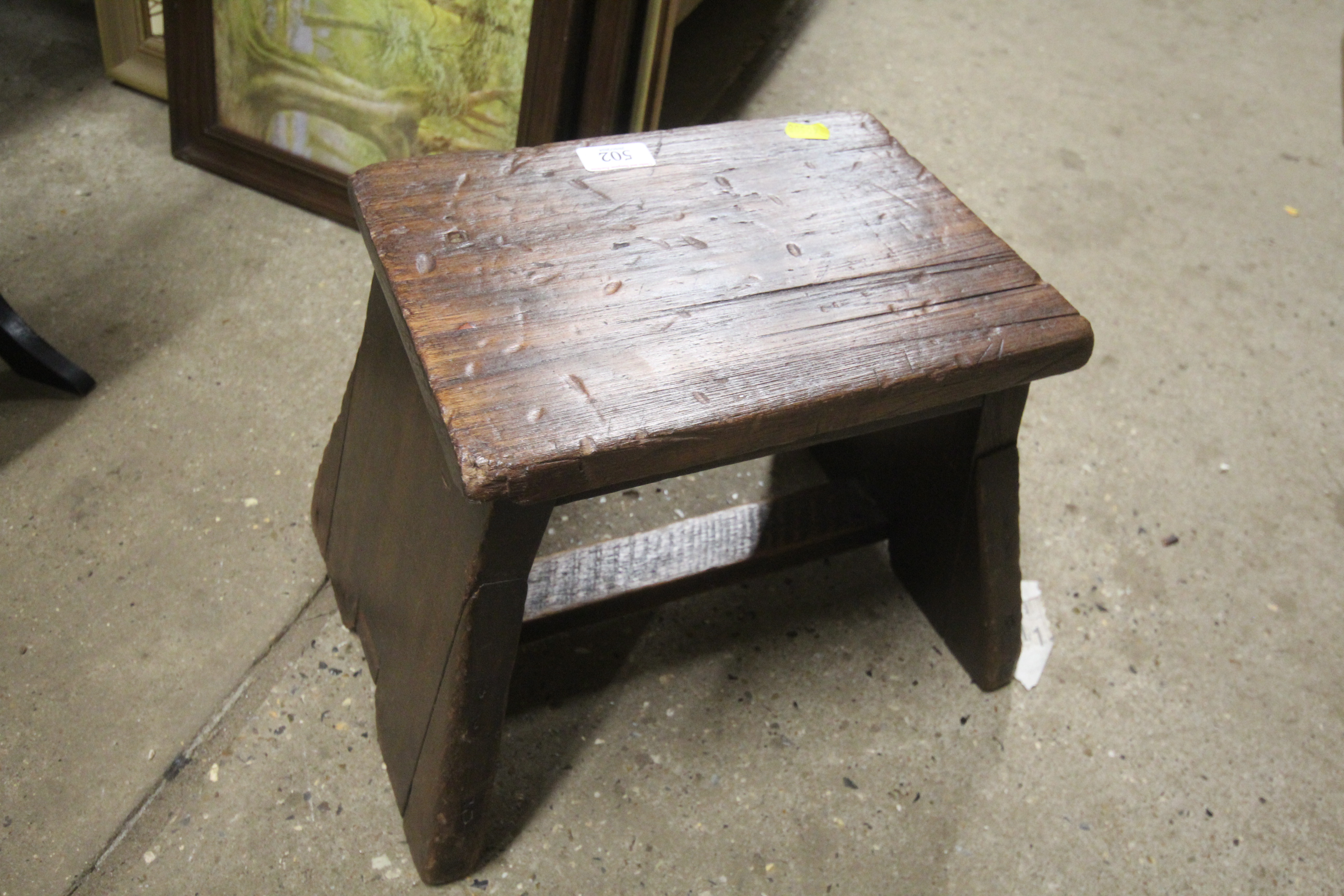 An elm topped stool - Bild 2 aus 3