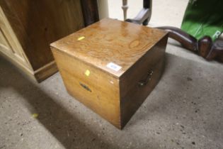 An oak decanter box