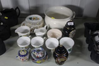 A collection of Royal Imperial tea ware, to Chokin