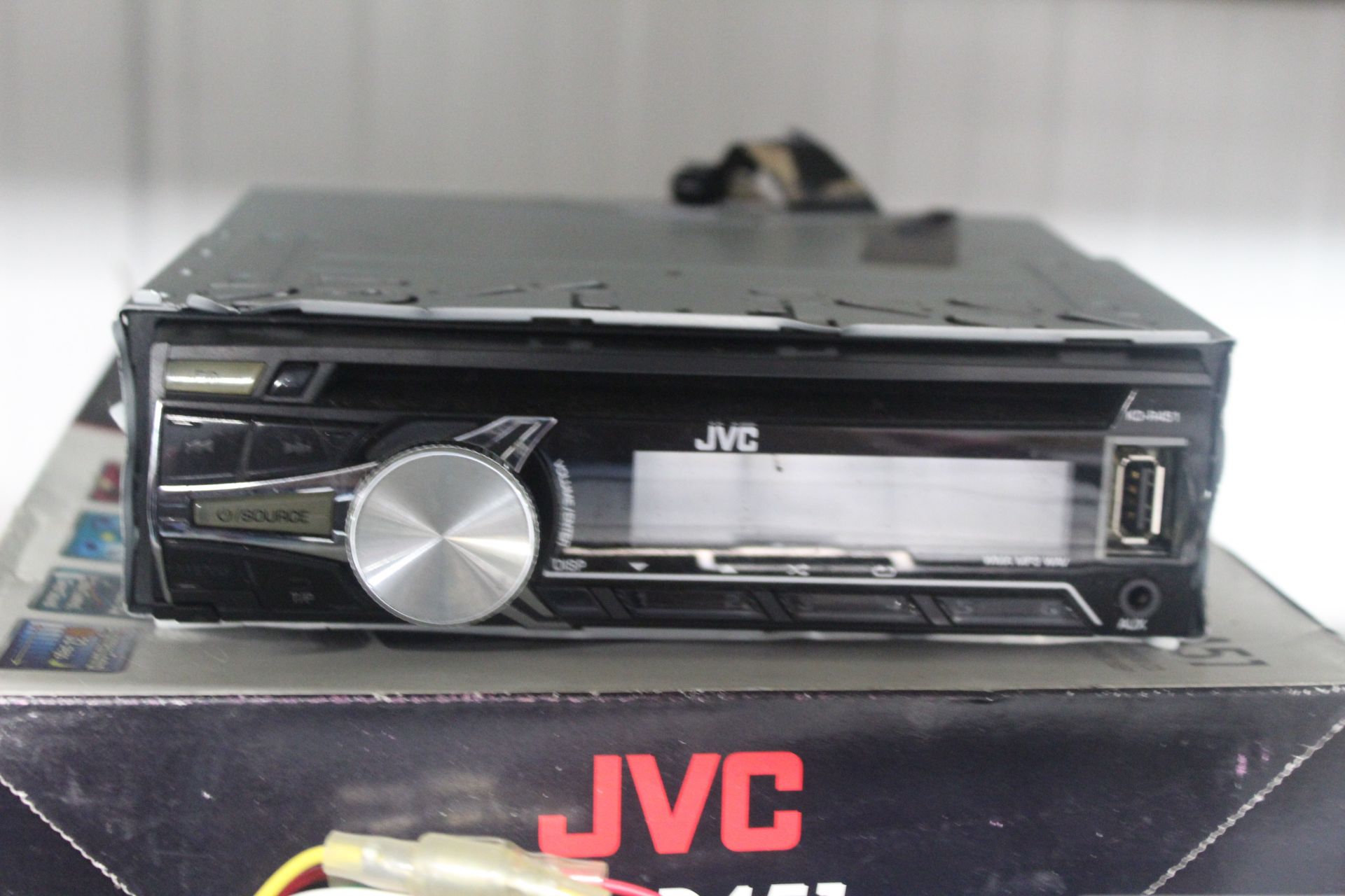 A JVC car stereo and a Kenwood car stereo - Image 3 of 3