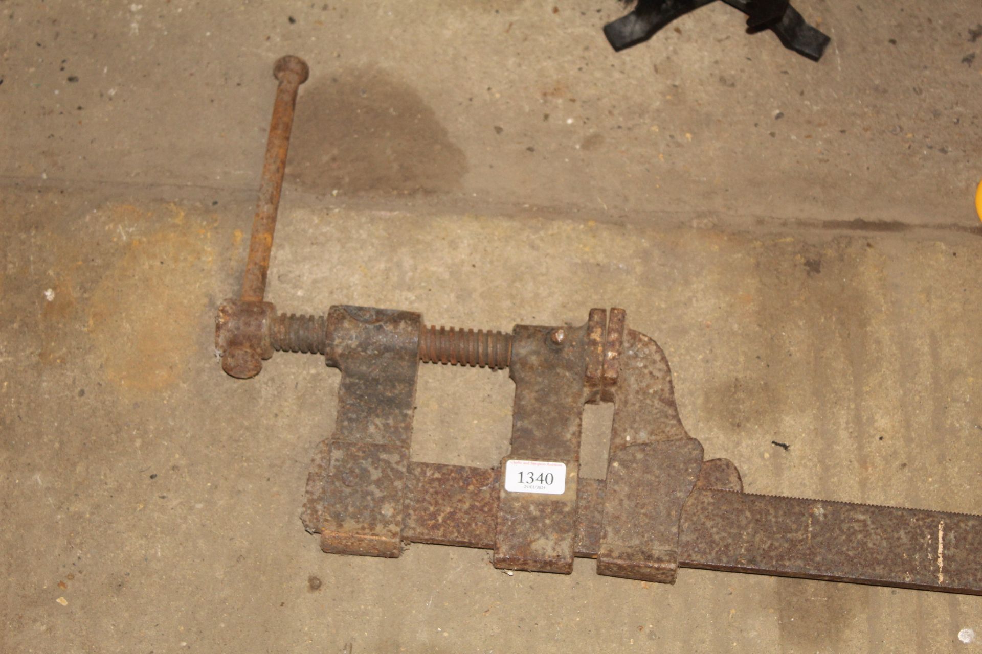 A large iron sash clamp - Image 2 of 2