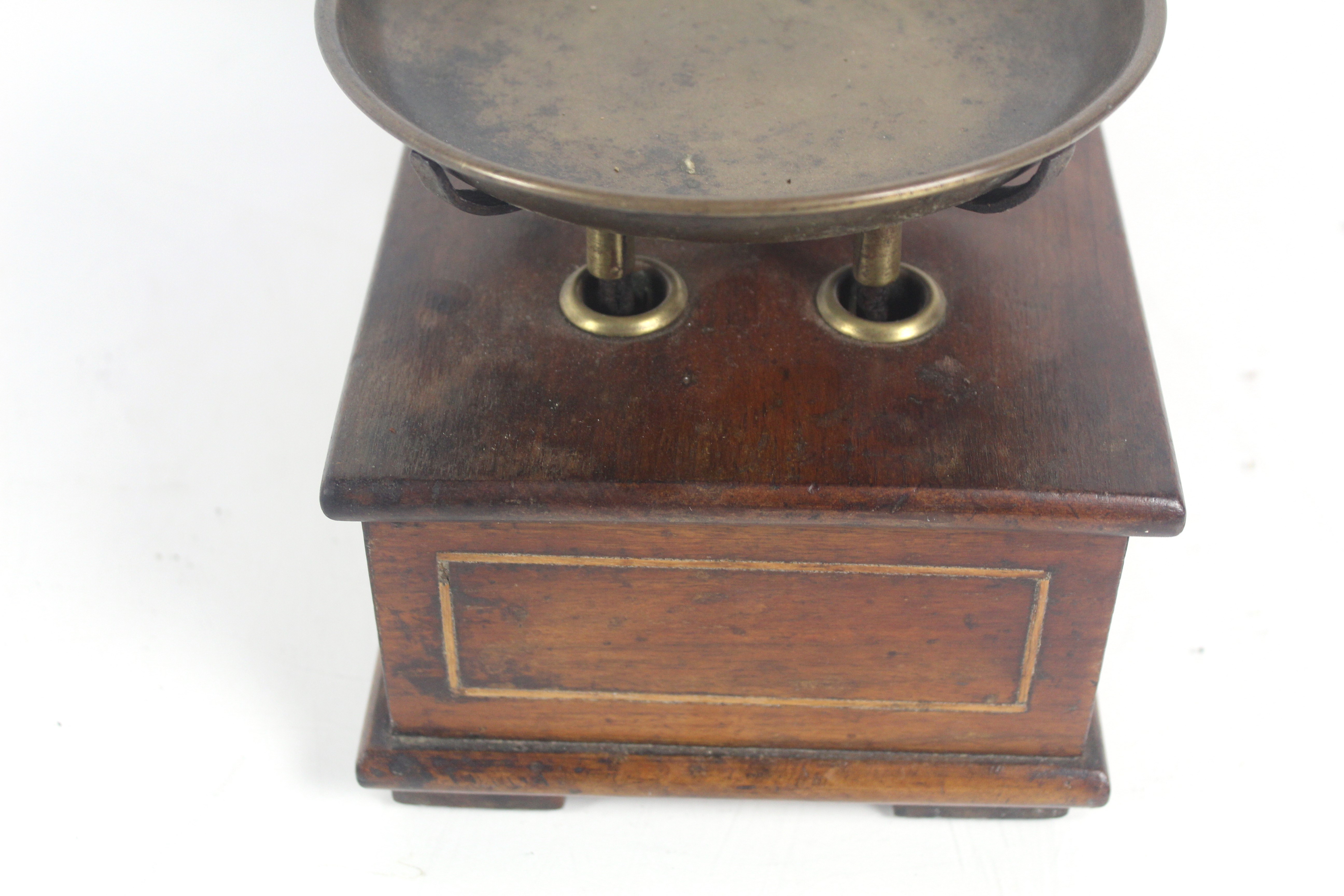 A wooden and brass W & T Avery Ltd. of Birmingham set of balance counters scales - Bild 11 aus 11