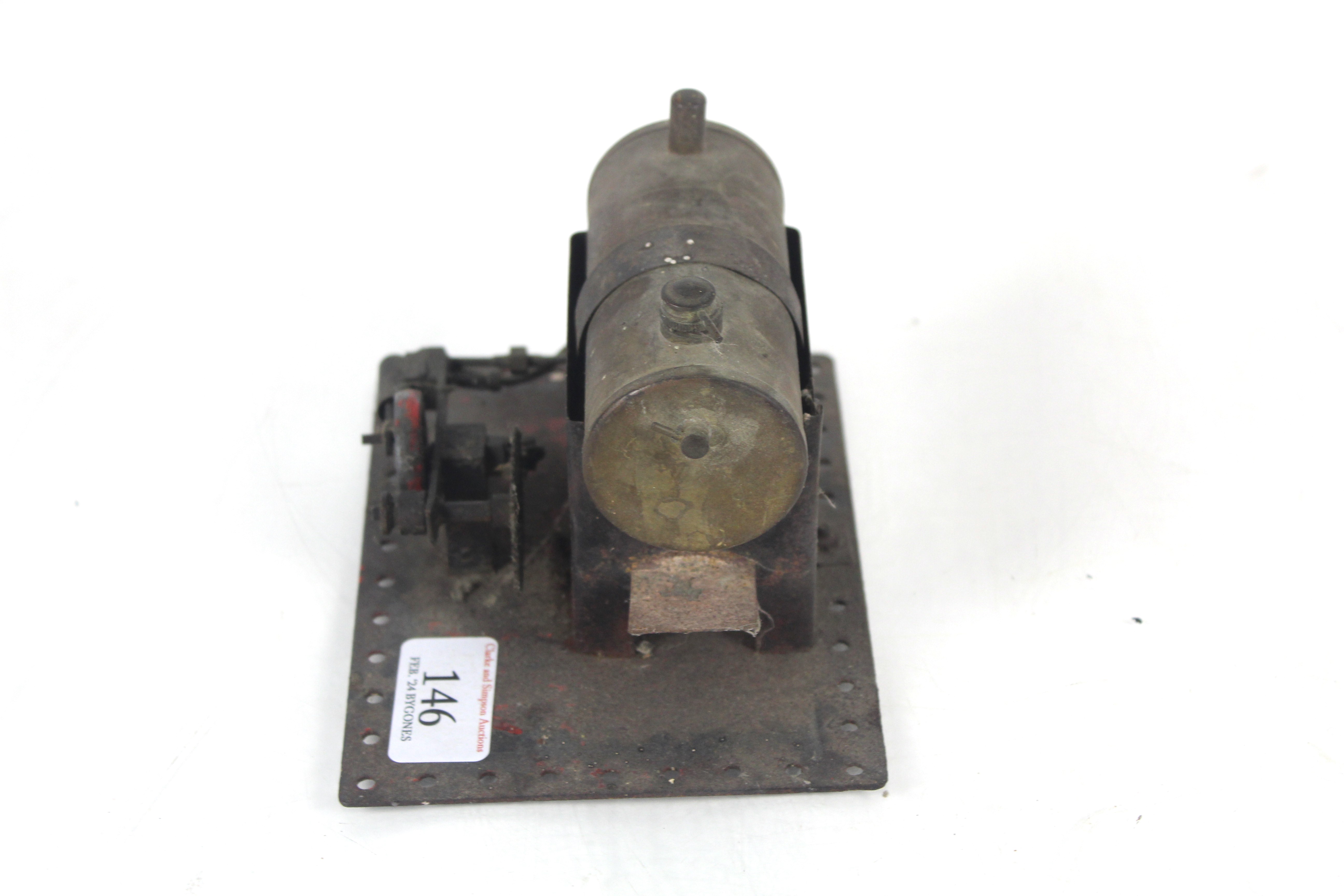 A small model steam engine with pulley wheel (no b - Bild 4 aus 4
