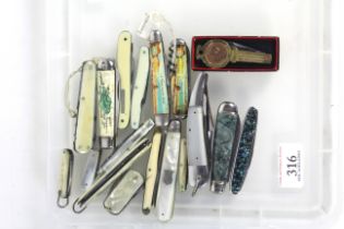 Sixteen various mother of pearl, bone and other pen knives together with a farthing inlaid pen