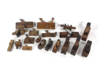 A quantity of carpentry and cabinet makers tools including moulding planes, Marples, chamfer