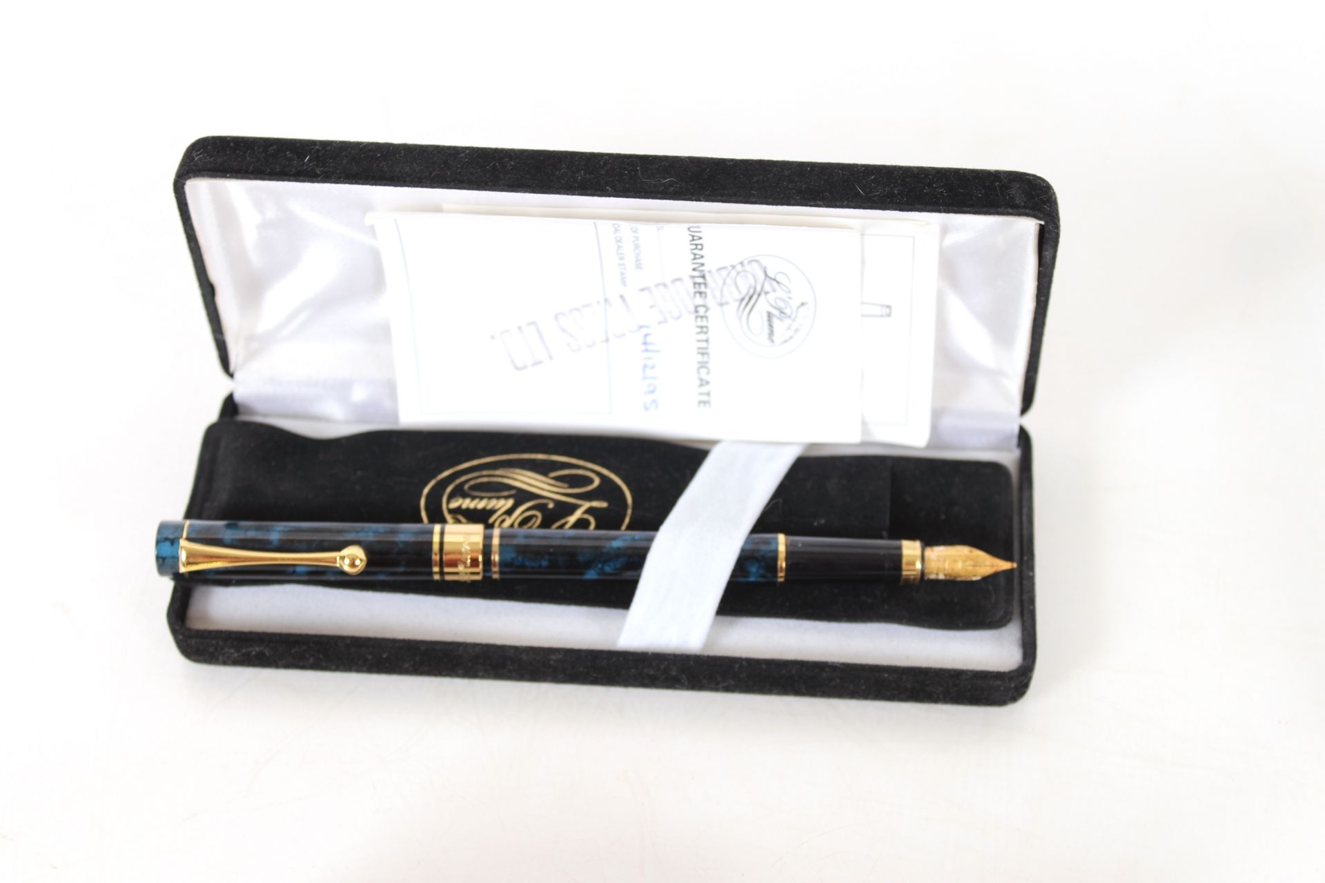 A cased Parker fountain pen, a further cased fountain pen, La Plume fountain pen in case, a - Image 5 of 6