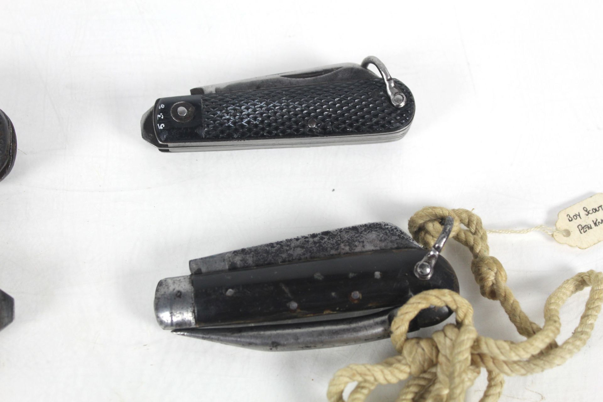 Four various black handled folding pen knives - Image 3 of 3