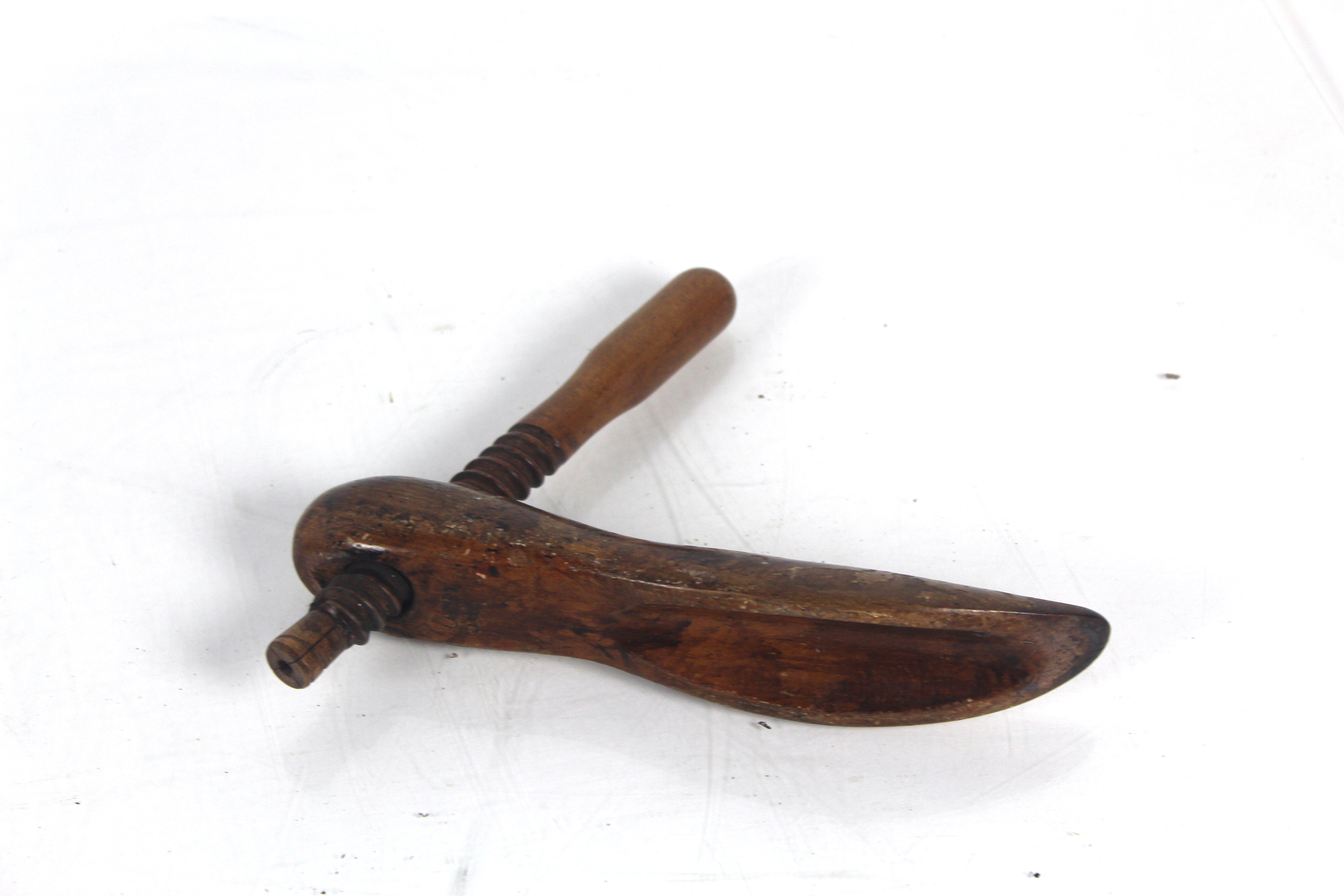 A pair of treen screw form shoe trees - Image 7 of 10