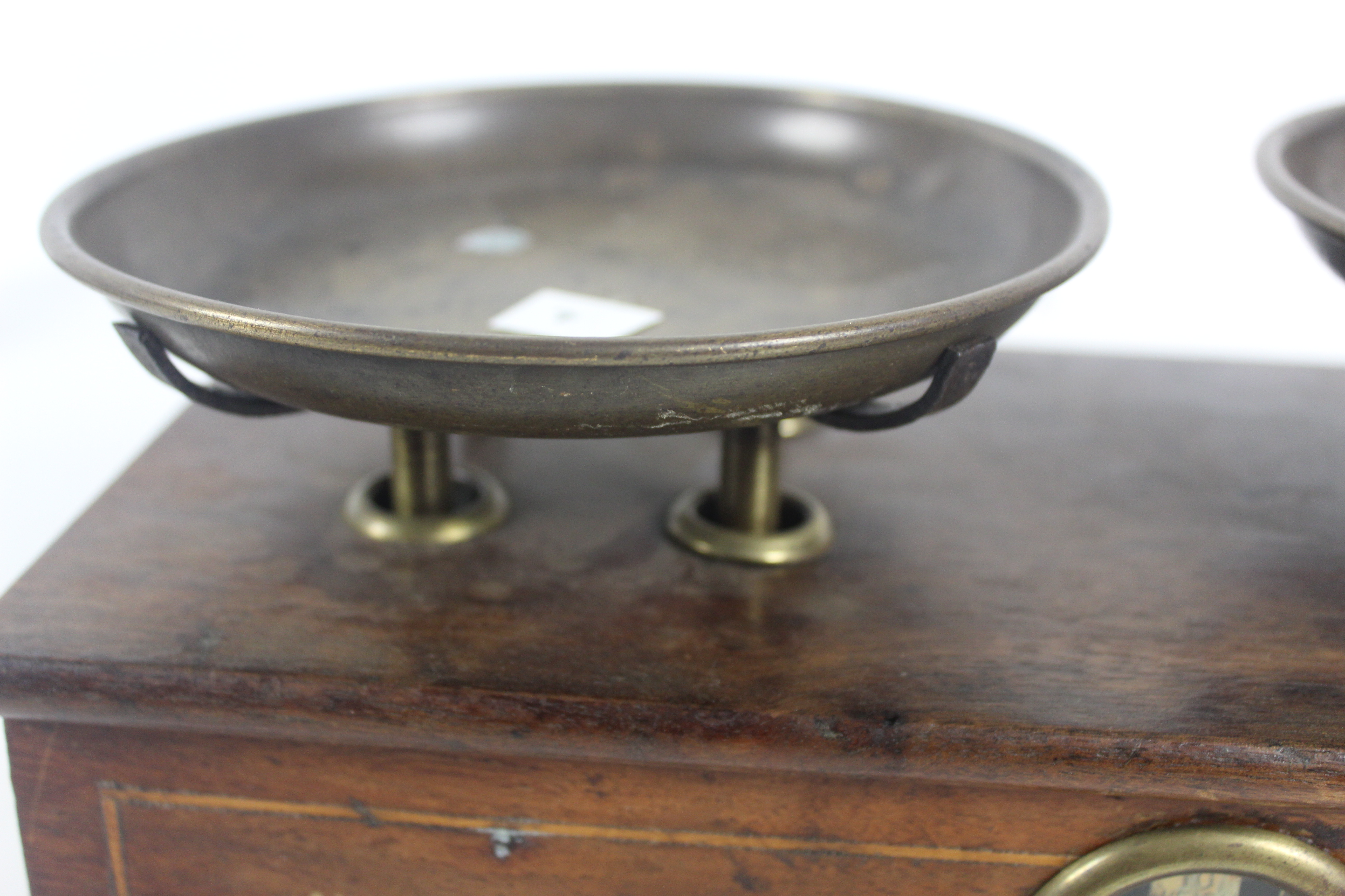 A wooden and brass W & T Avery Ltd. of Birmingham set of balance counters scales - Bild 5 aus 11