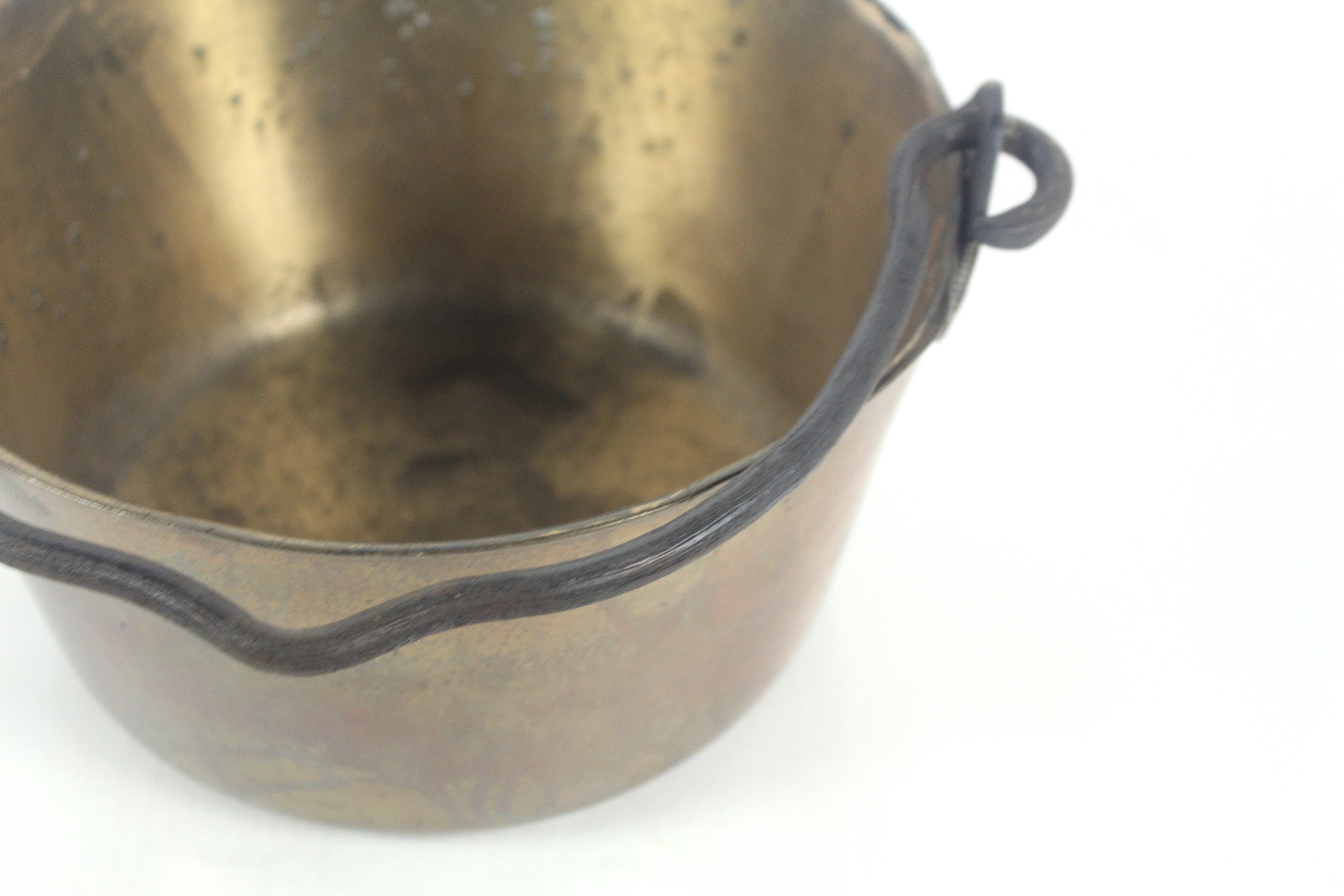 A brass jam pan with iron swing handle - Image 7 of 10