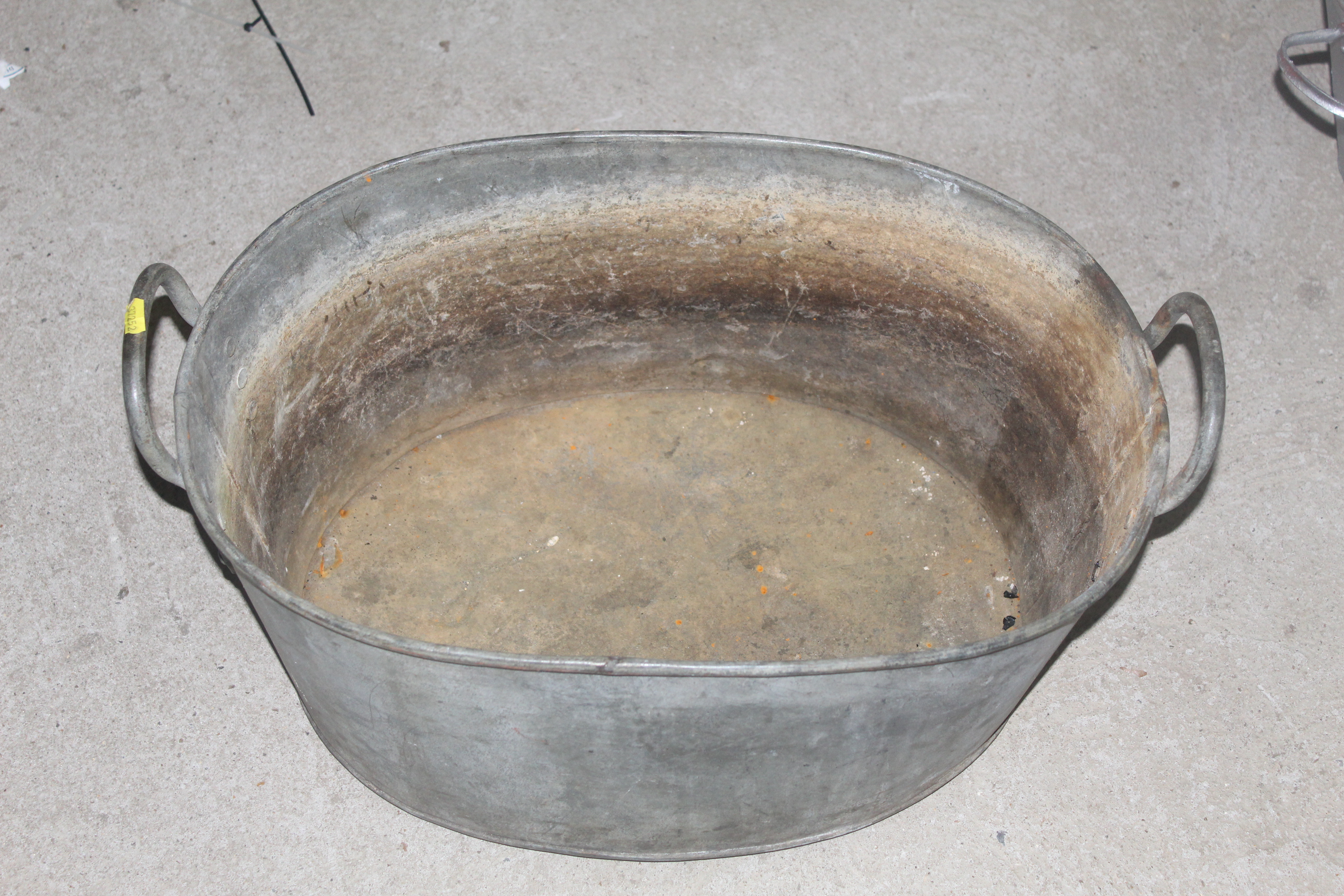 A galvanised oval bath - Bild 3 aus 3