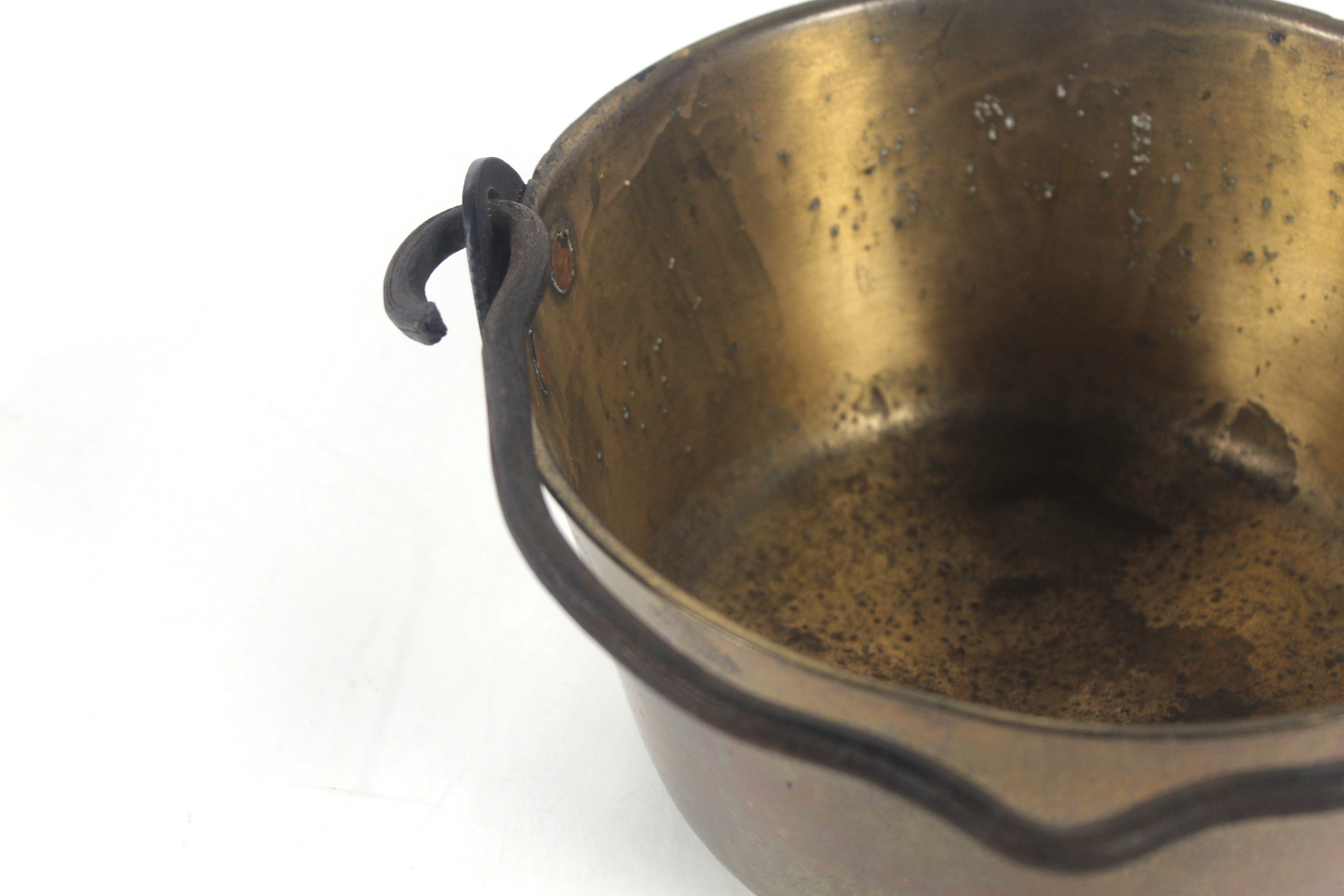 A brass jam pan with iron swing handle - Image 6 of 10