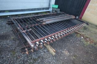 Five 10ft metal railings and two gates with six po