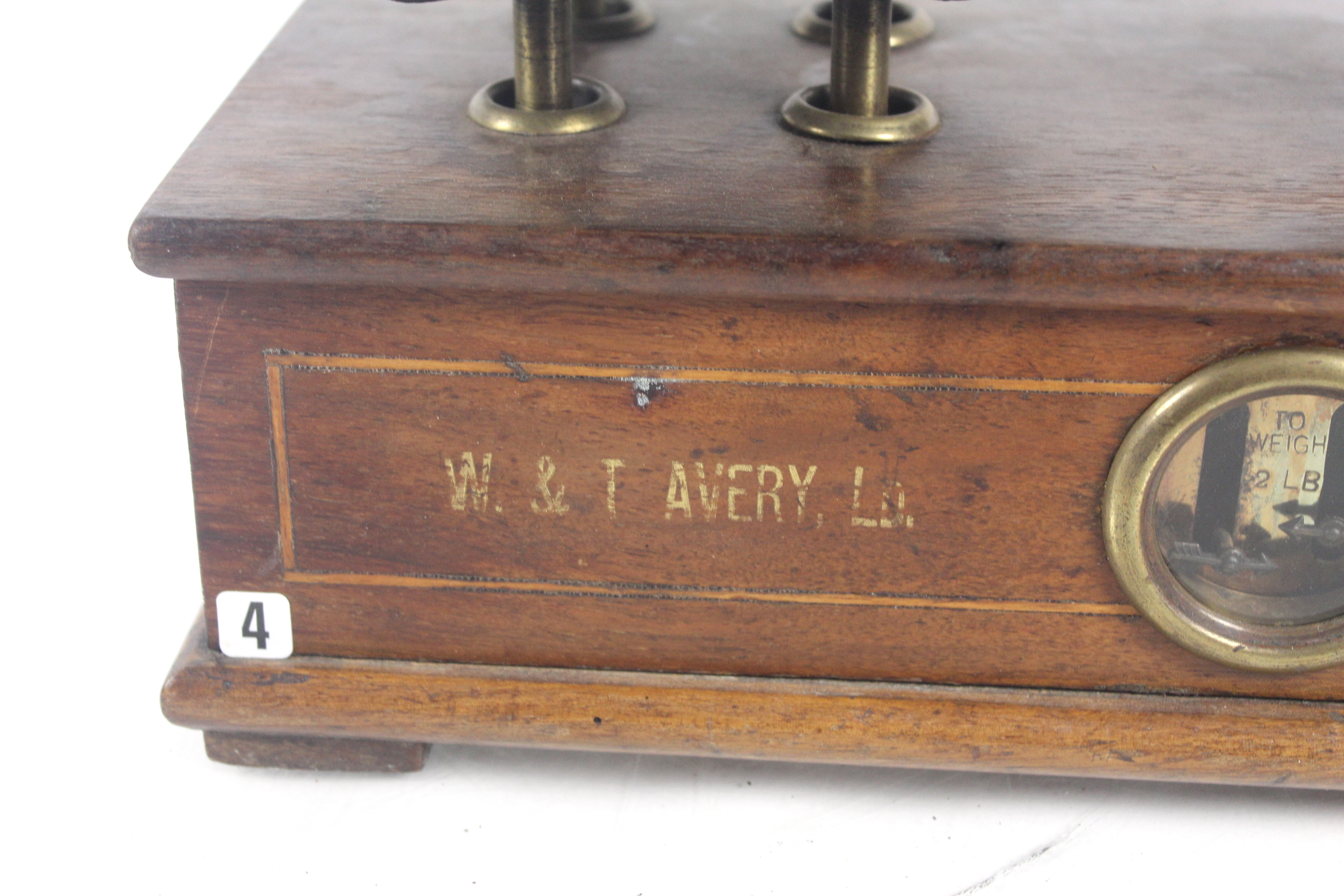 A wooden and brass W & T Avery Ltd. of Birmingham set of balance counters scales - Bild 2 aus 11