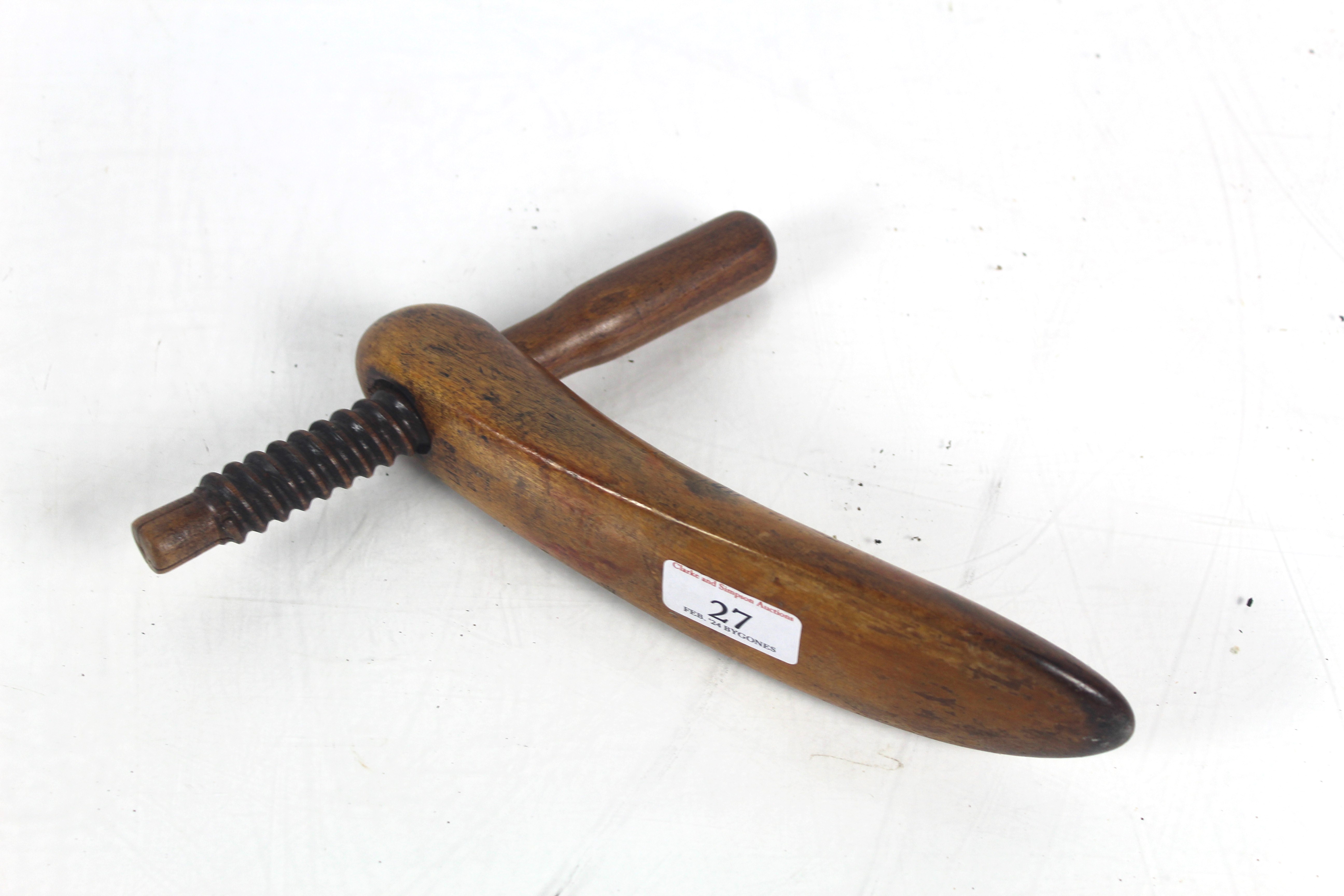 A pair of treen screw form shoe trees - Image 2 of 10