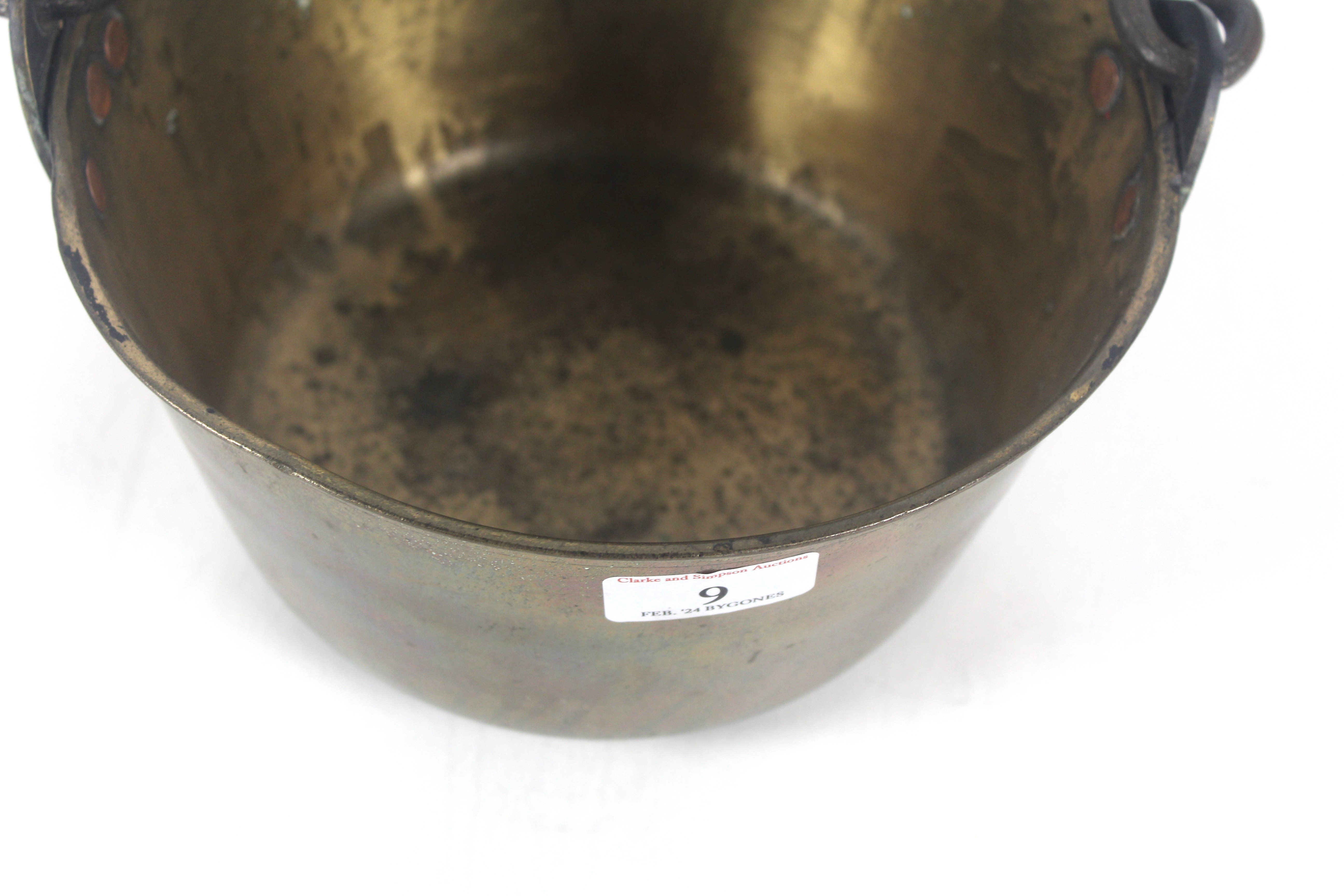 A brass jam pan with iron swing handle - Image 3 of 10