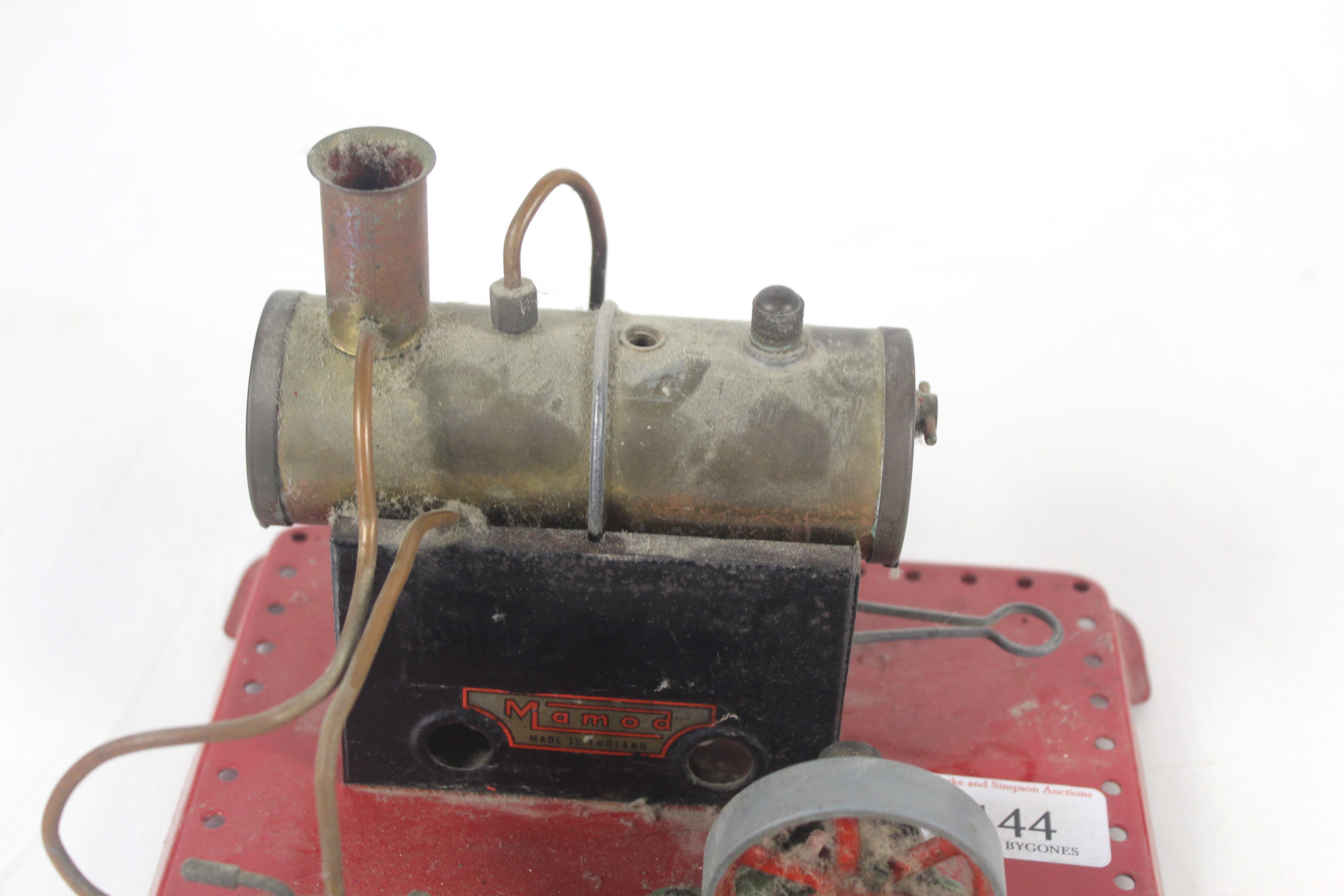 A Mamod tin plate steam engine with burner and pul - Bild 3 aus 7
