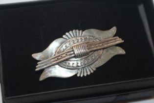 A vintage sterling silver brooch, approx. 12gms