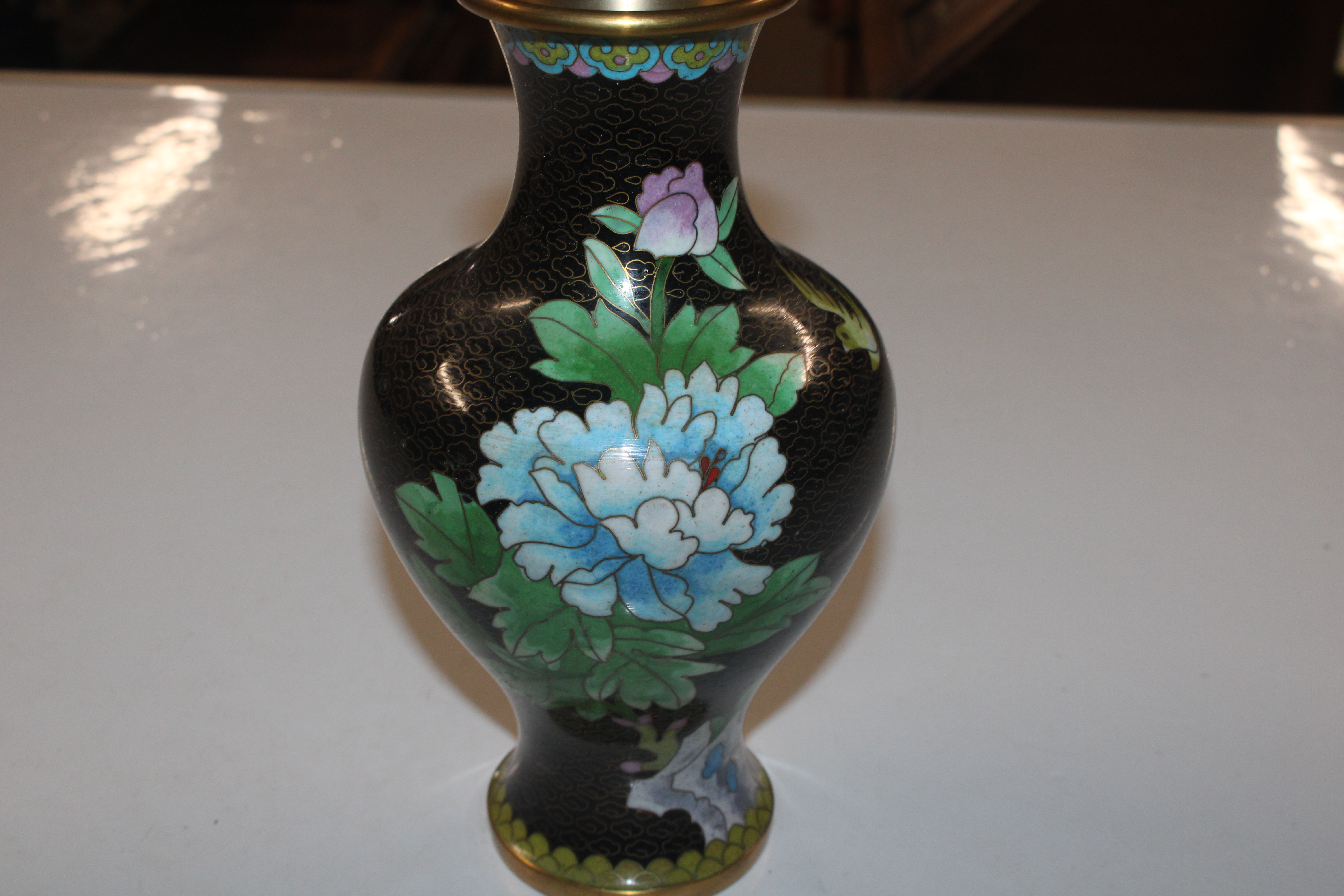 A pair of Cloisonné floral decorated vases on wood - Image 20 of 28