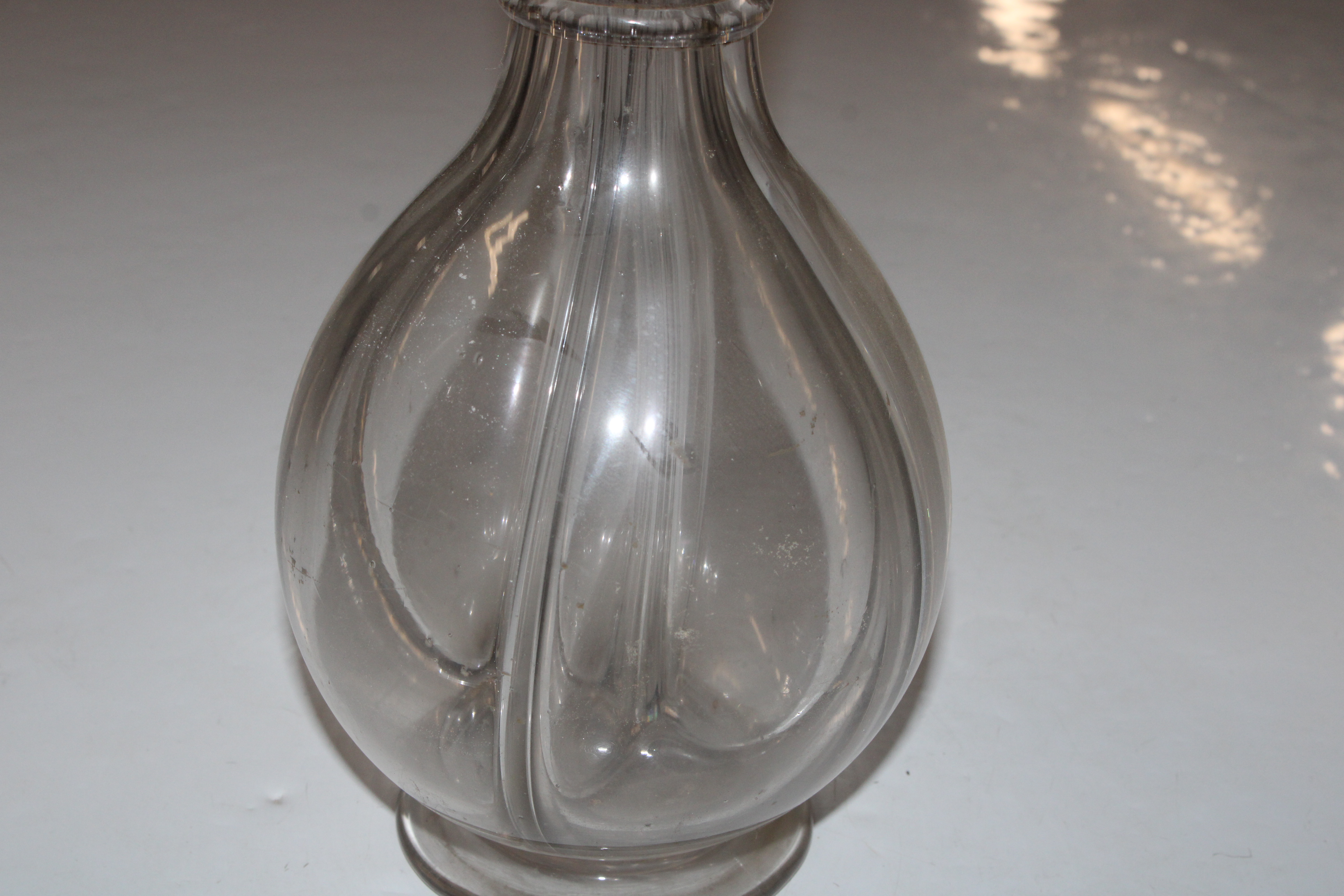 A glass four section decanter - Bild 4 aus 6