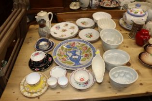 A quantity of various tea and dinnerware, jelly mo