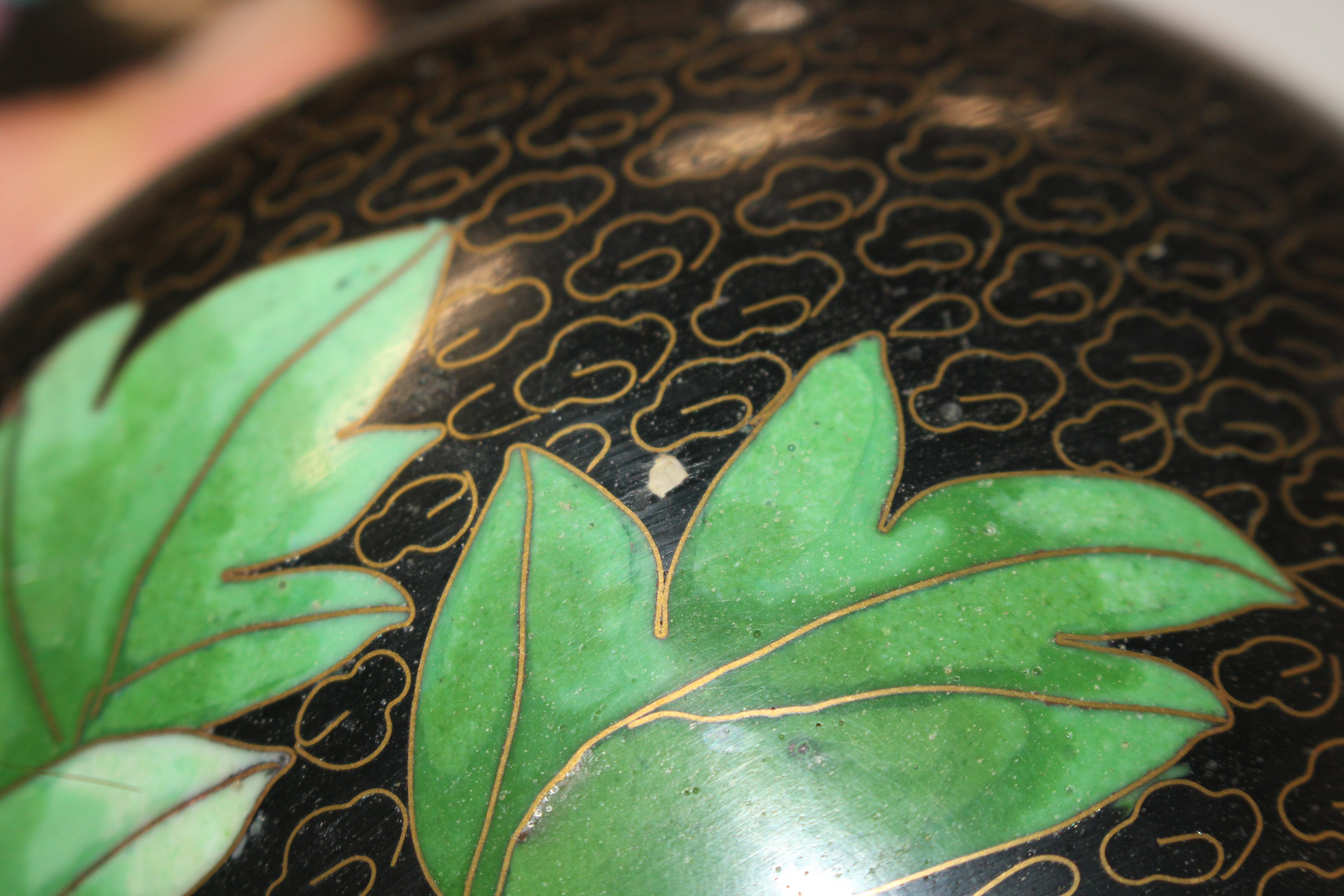 A pair of Cloisonné floral decorated vases on wood - Image 11 of 28