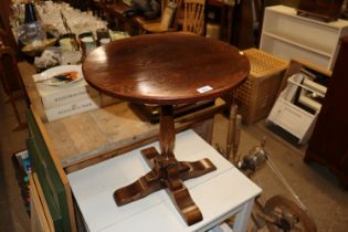 An Ellis Cabinet Makers oak pedestal table