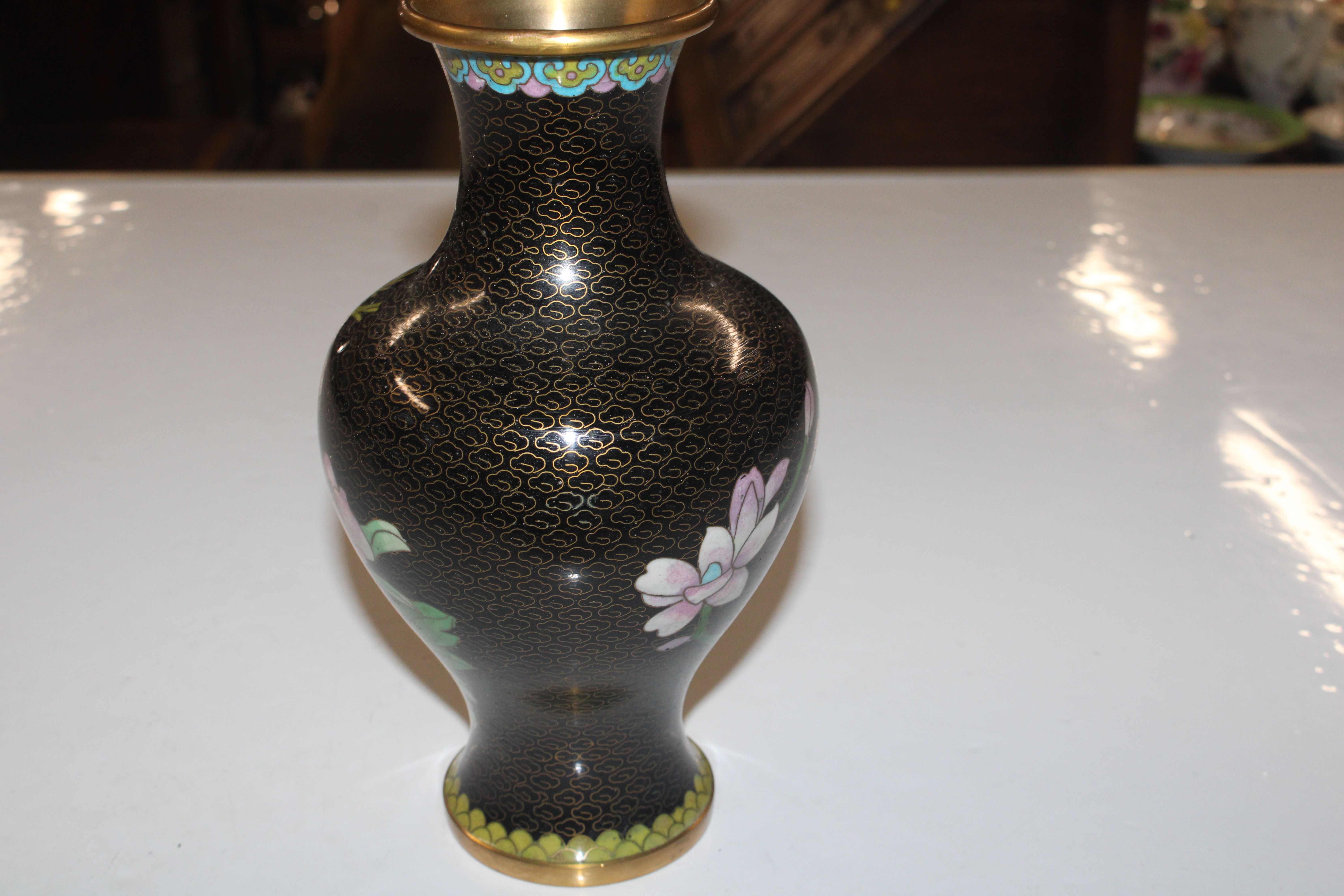 A pair of Cloisonné floral decorated vases on wood - Image 17 of 28