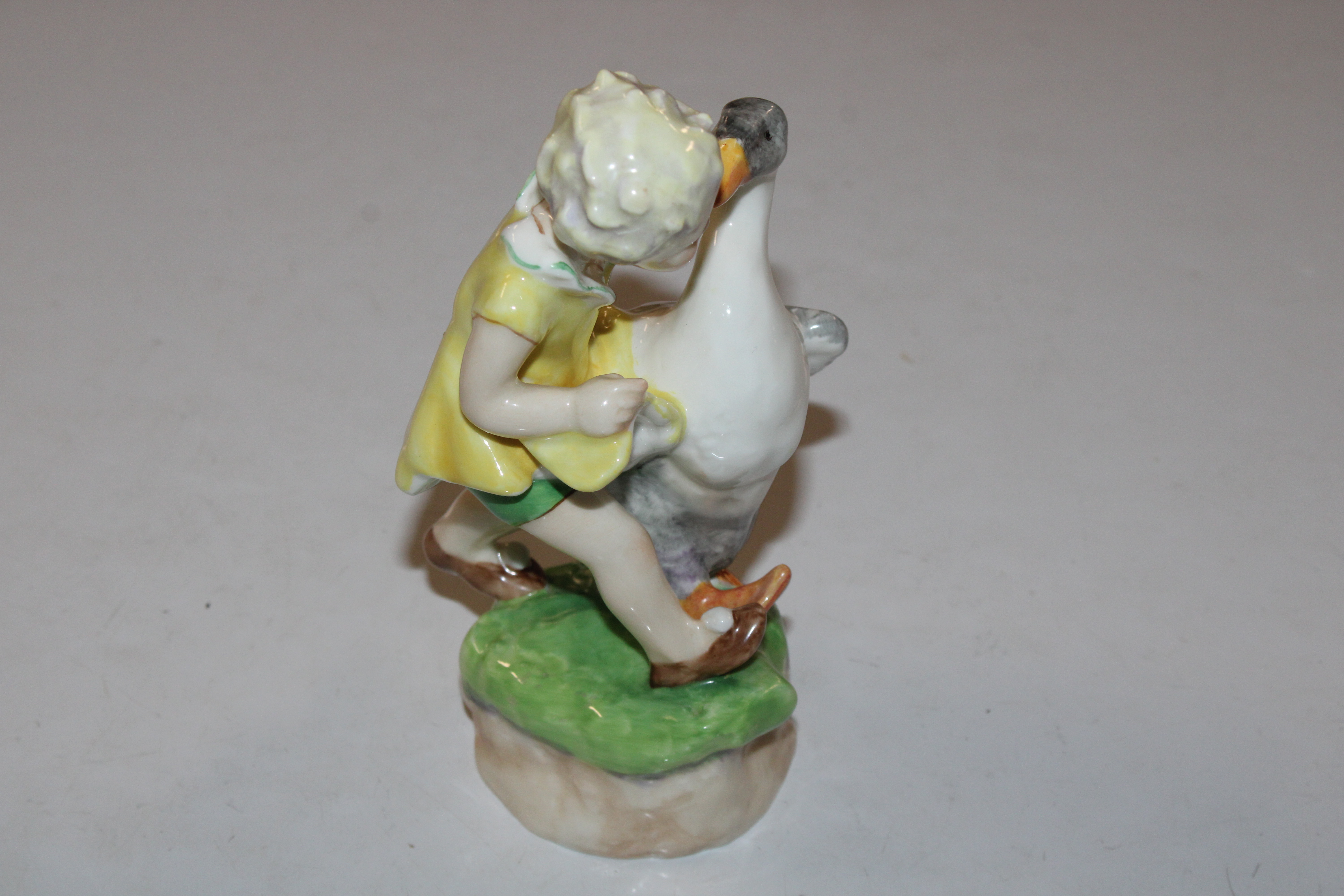 Three Royal Worcester figurines "Goosey Goosey Gan - Bild 14 aus 17