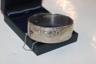 A 1962 Birmingham silver T. H. Ltd bangle with vac