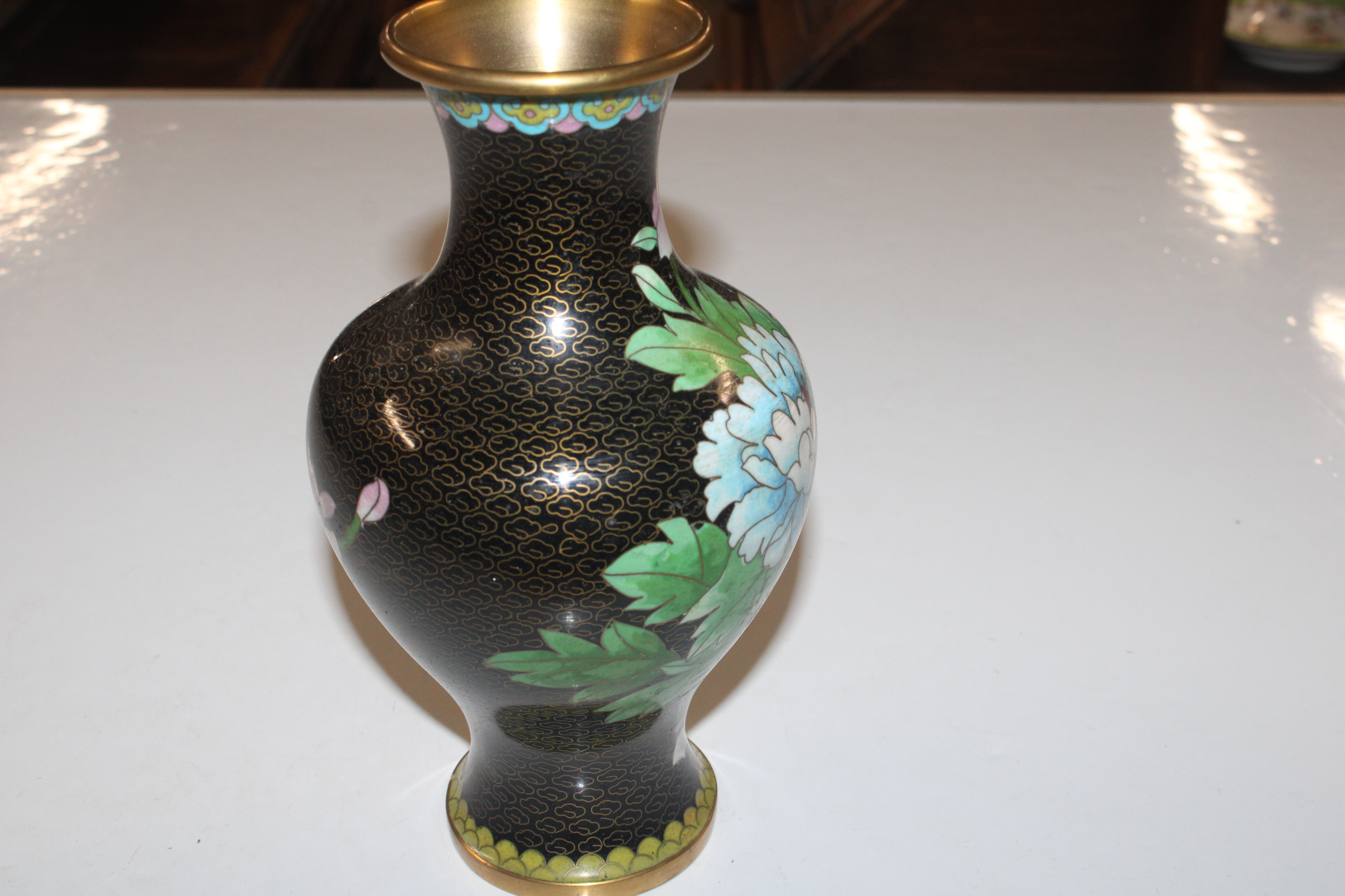 A pair of Cloisonné floral decorated vases on wood - Image 19 of 28