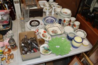 A collection of J & G Meakin poppy decorated dinne