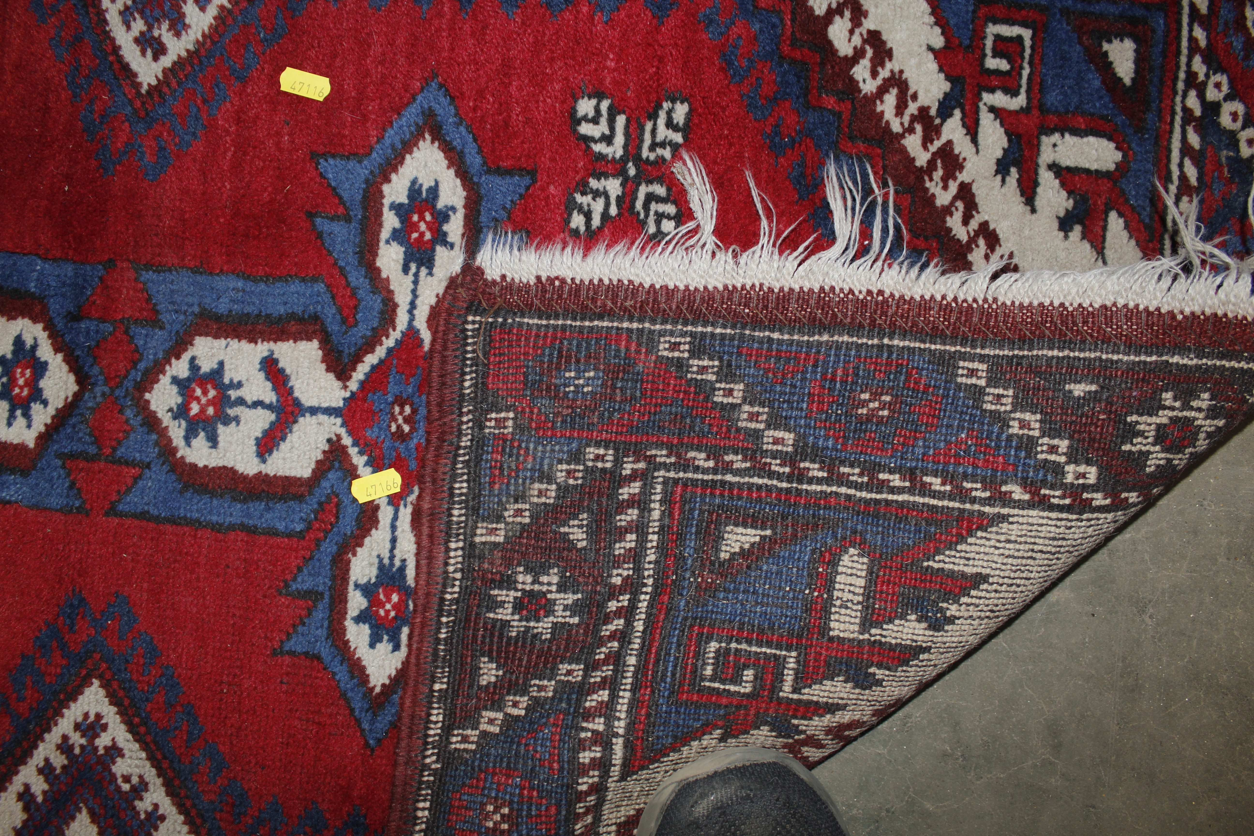 An approx. 4'2" x 2'5" red and blue patterned rug - Image 3 of 3