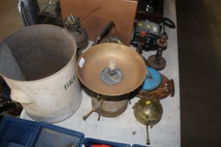 A quantity of various metalware to include copper