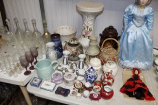 A collection of decorative china to include dressi