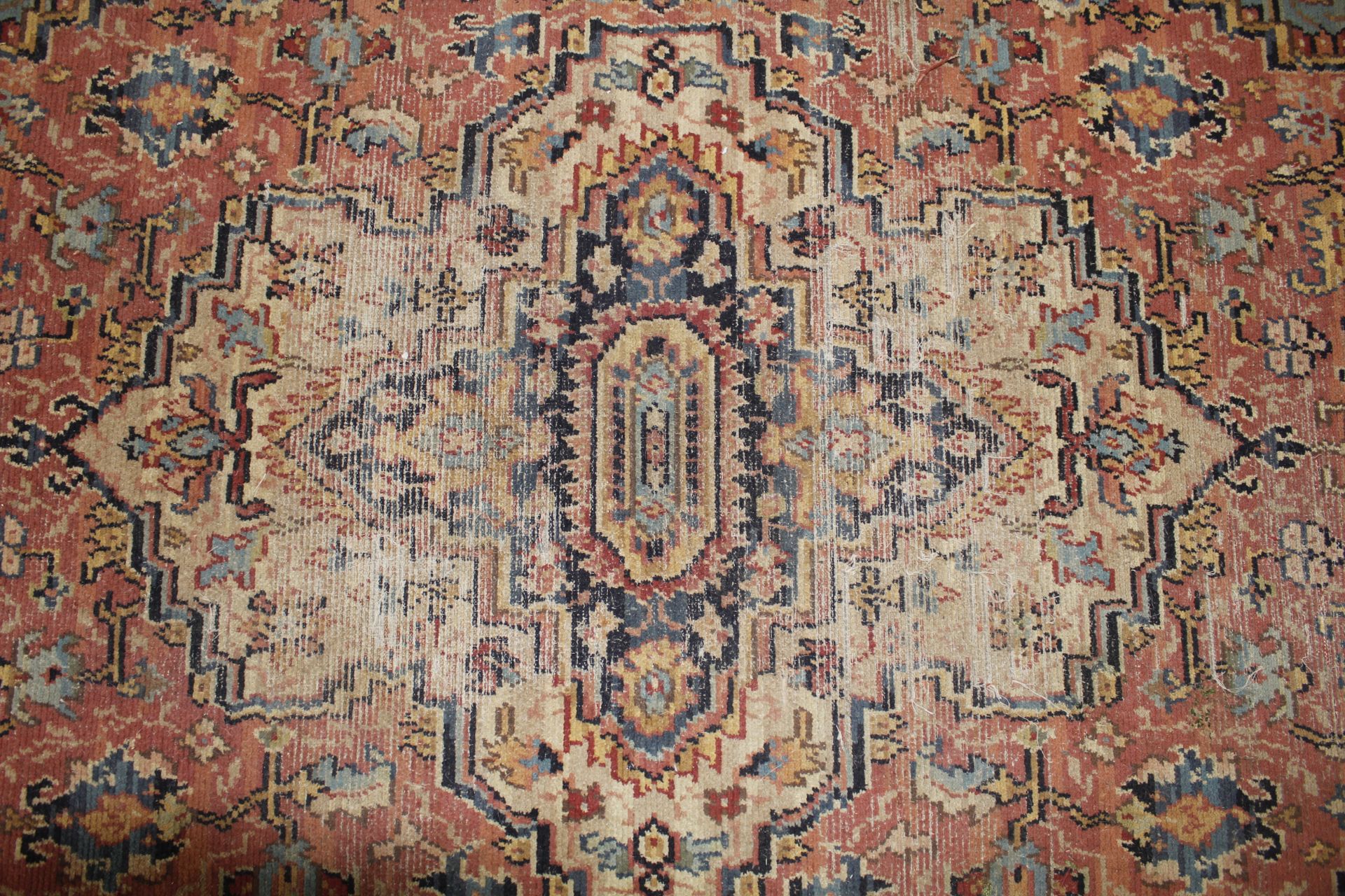 An approx. 10' x 6'3" floral patterned wool rug AF - Image 2 of 5