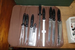 A nine piece knife set (37)