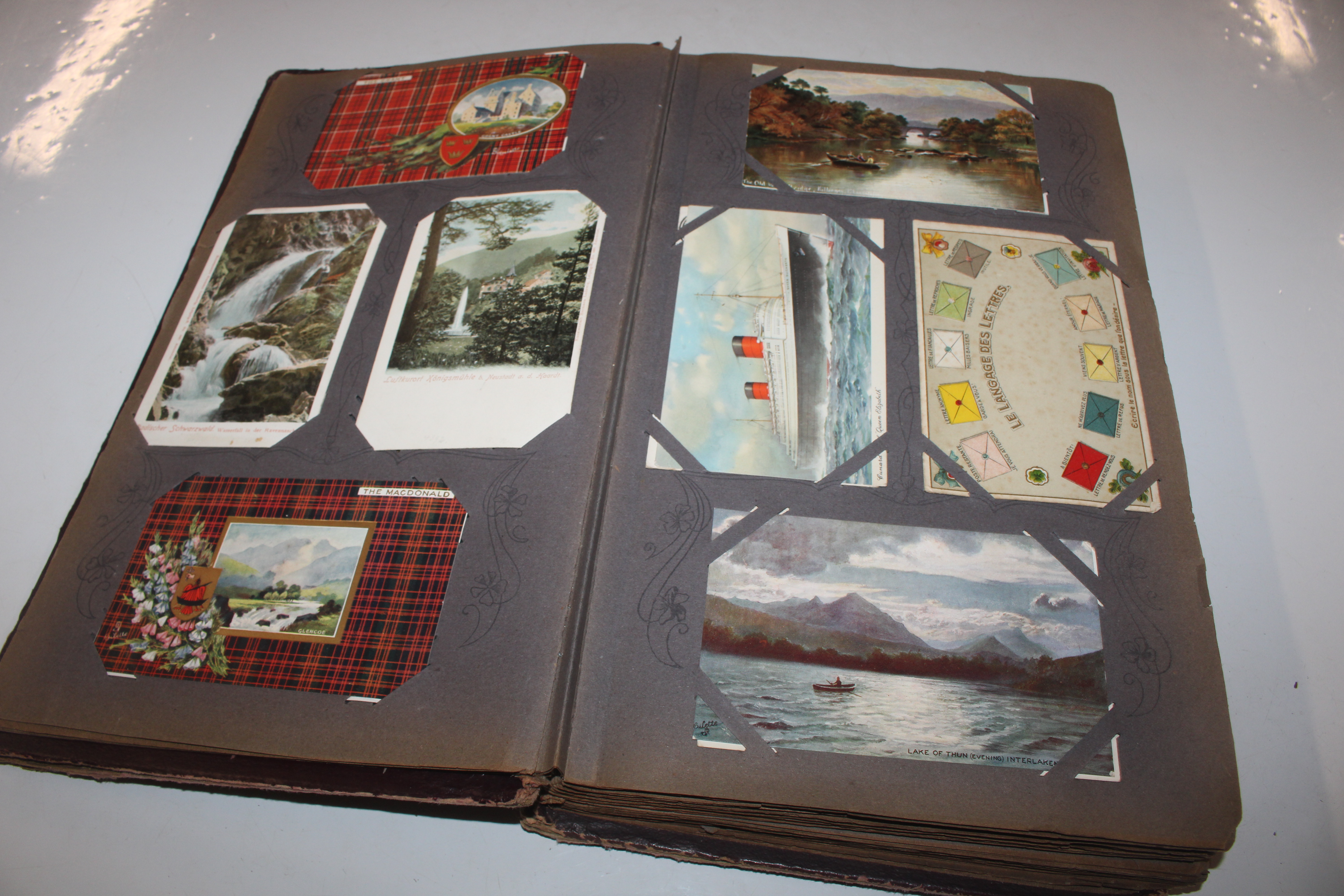 A box containing five postcard albums and contents - Bild 6 aus 23
