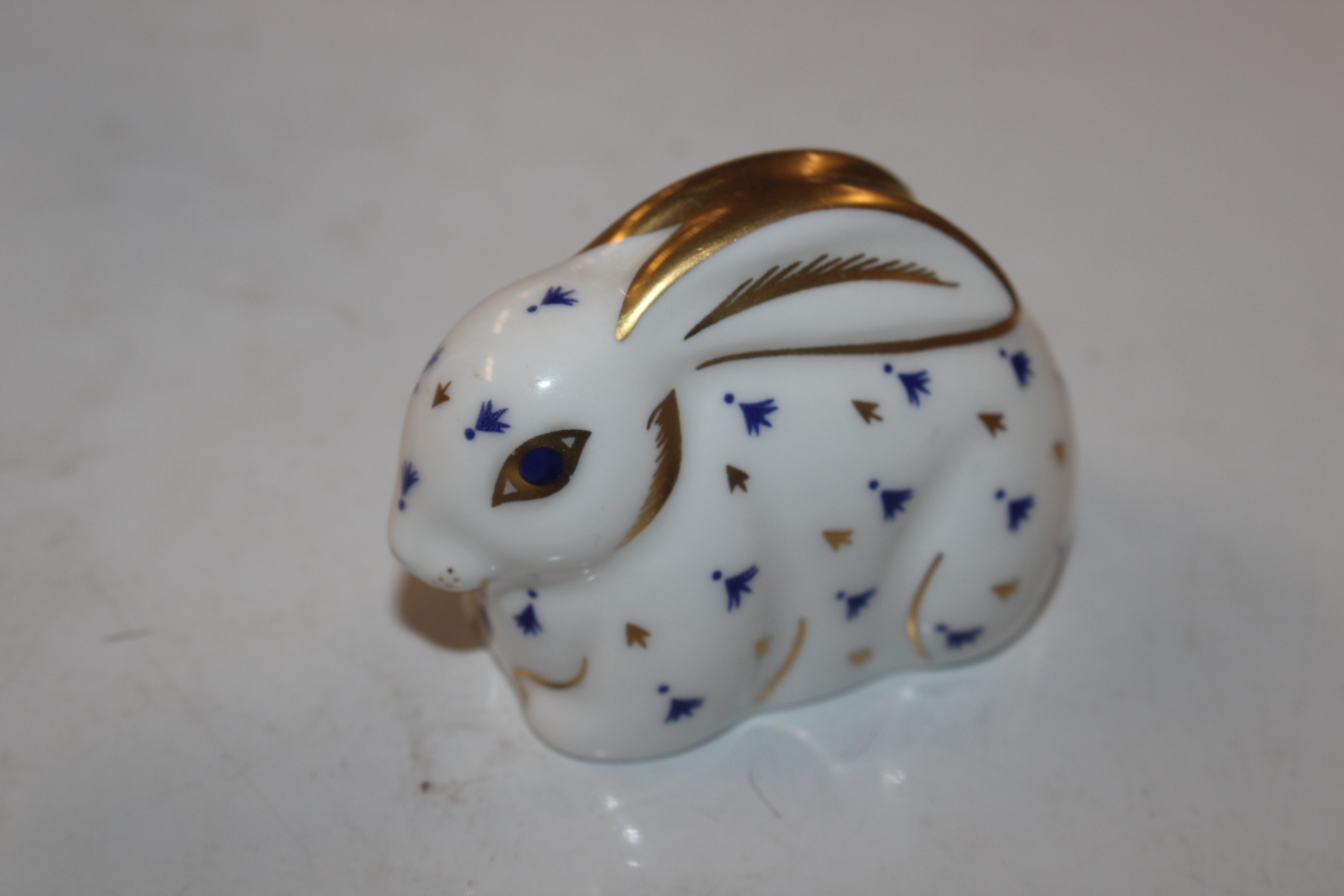 A Royal Crown Derby paperweight in the form of a b - Bild 5 aus 15