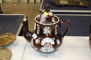 A barge ware tea pot