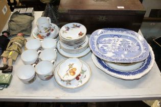 A quantity of Royal Worcester "Evesham" pattern te