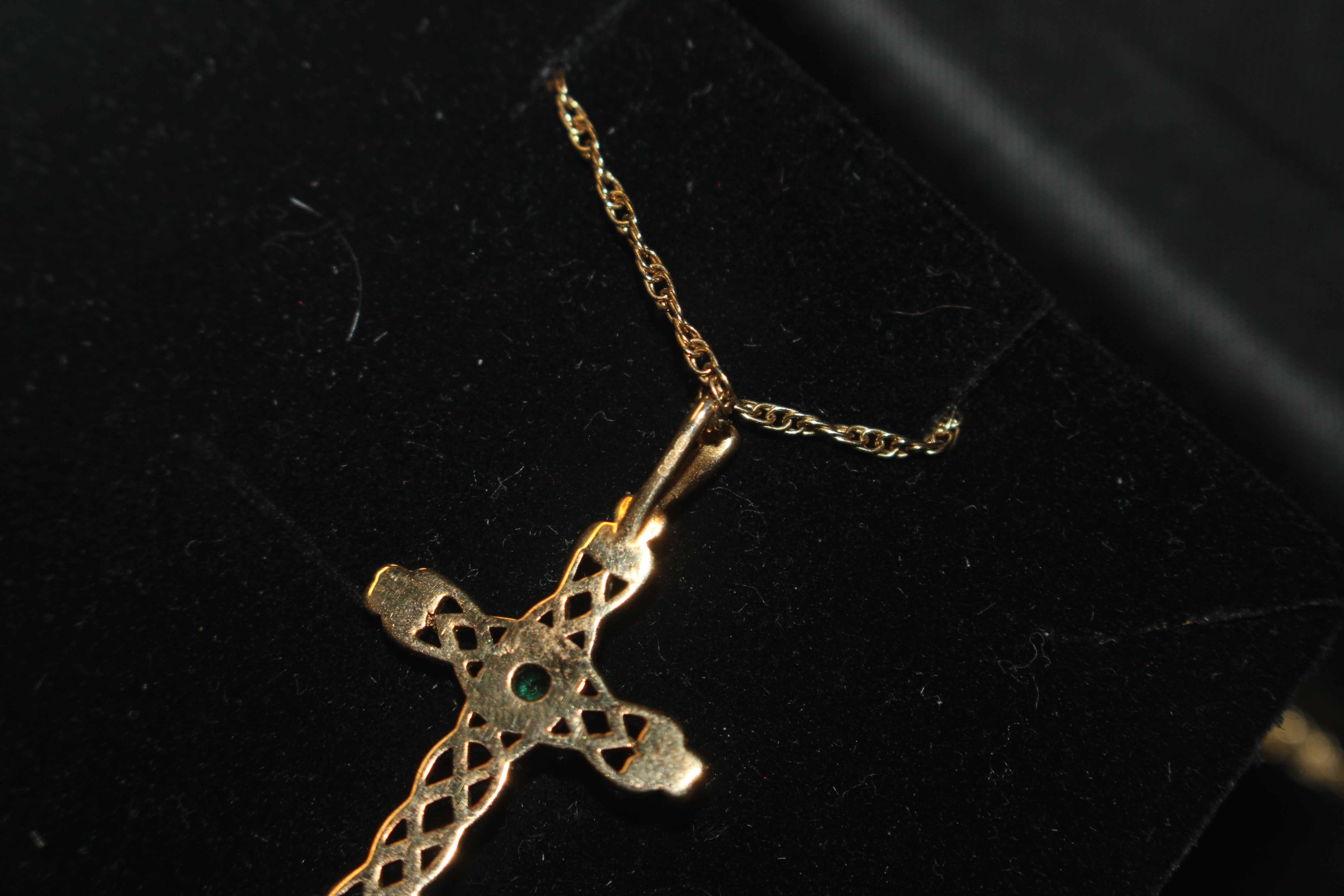 A 9ct gold crucifix pendant set with coloured ston - Image 3 of 6