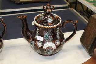 A barge ware tea pot