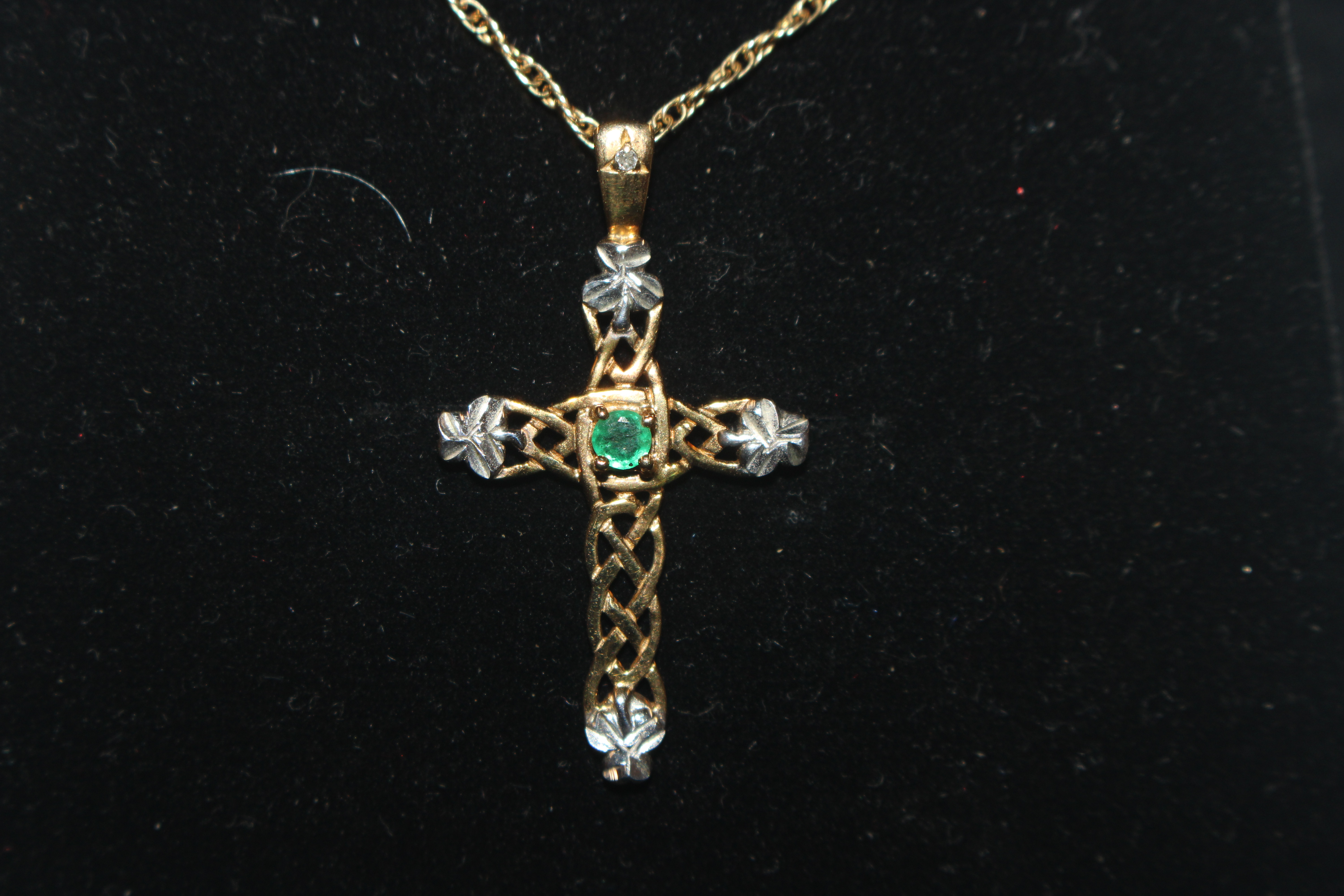 A 9ct gold crucifix pendant set with coloured ston - Image 2 of 6