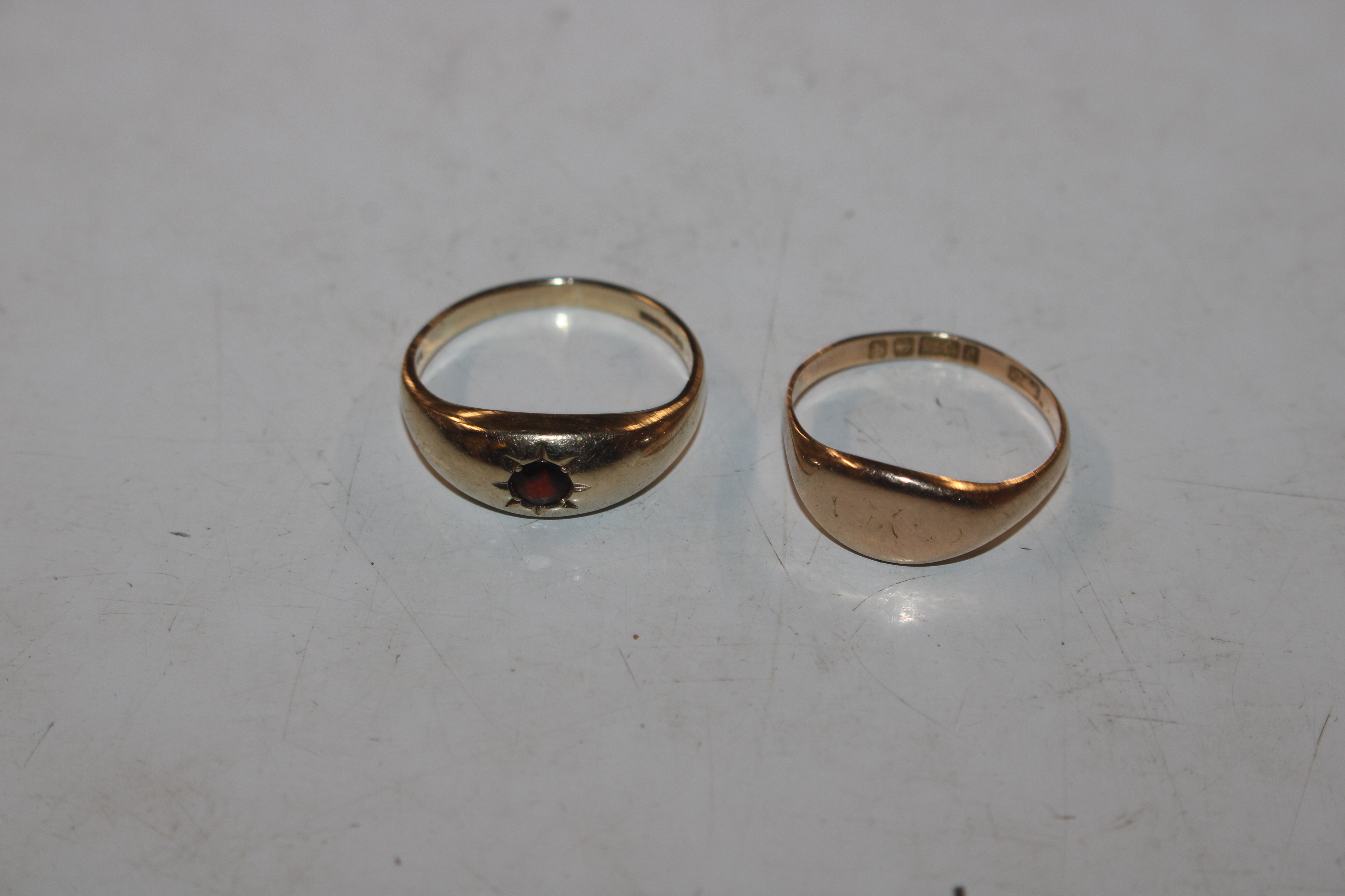 A 9ct gold ring set with garnet coloured stone, ri