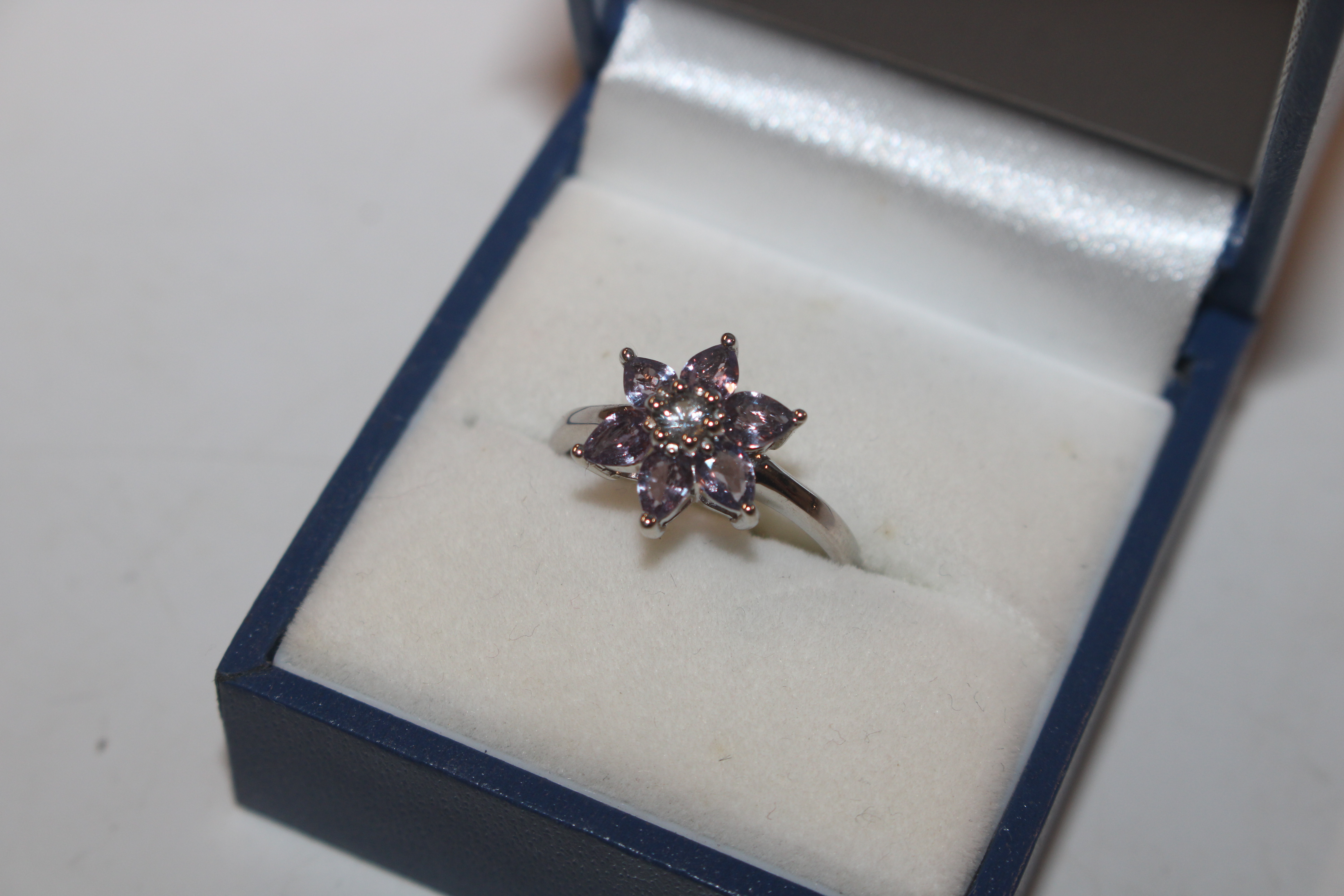 A 9ct gold ring set with heart shaped amethyst coloured stone, ring size P, approx. 1.8gms; a 9ct - Image 13 of 16